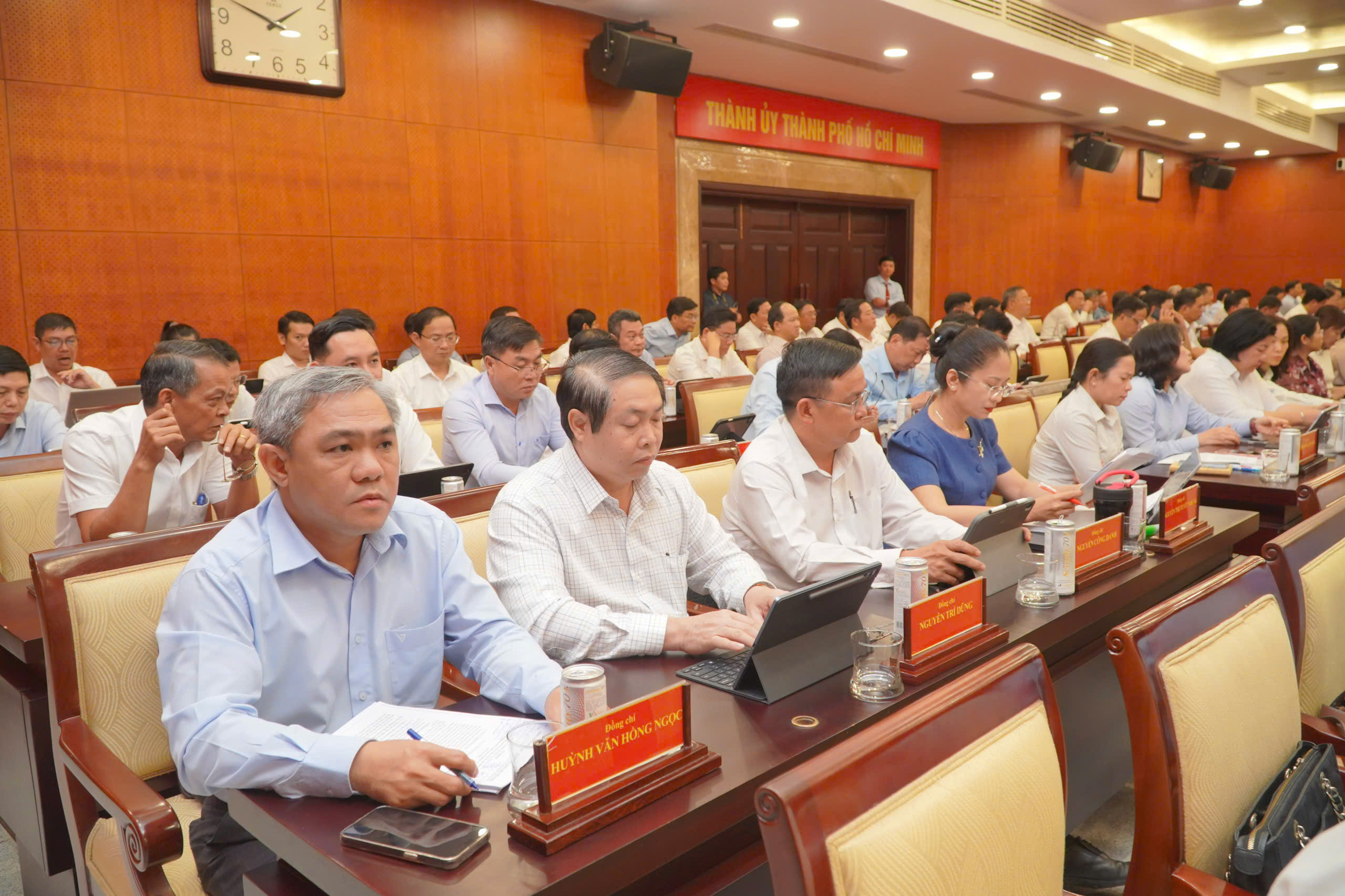 Hội nghị Thành ủy TPHCM bàn nhiều nội dung quan trọng - Ảnh 4.