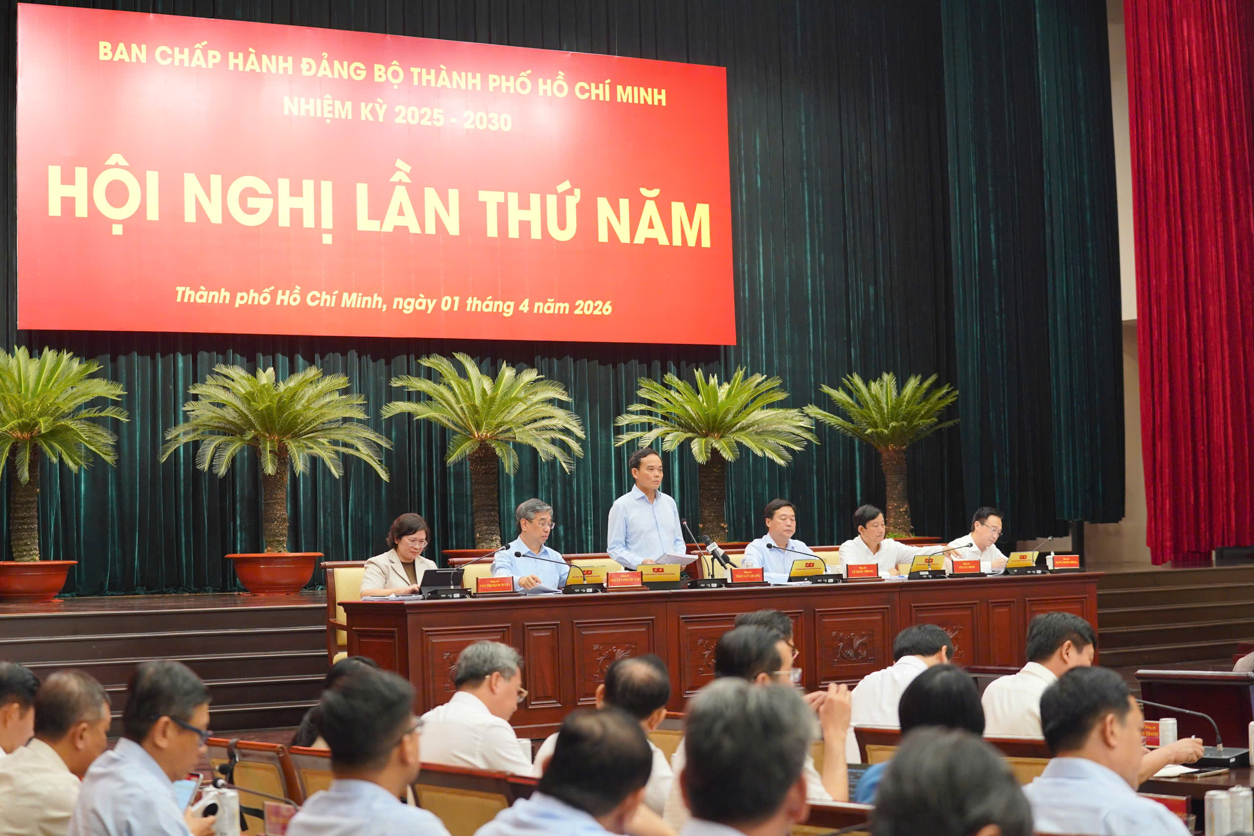 B&iacute; thư Th&agrave;nh ủy TPHCM: Sẽ điều động c&aacute;n bộ về cơ sở, bổ sung 83 ph&oacute; chủ tịch cấp x&atilde; - Ảnh 2.