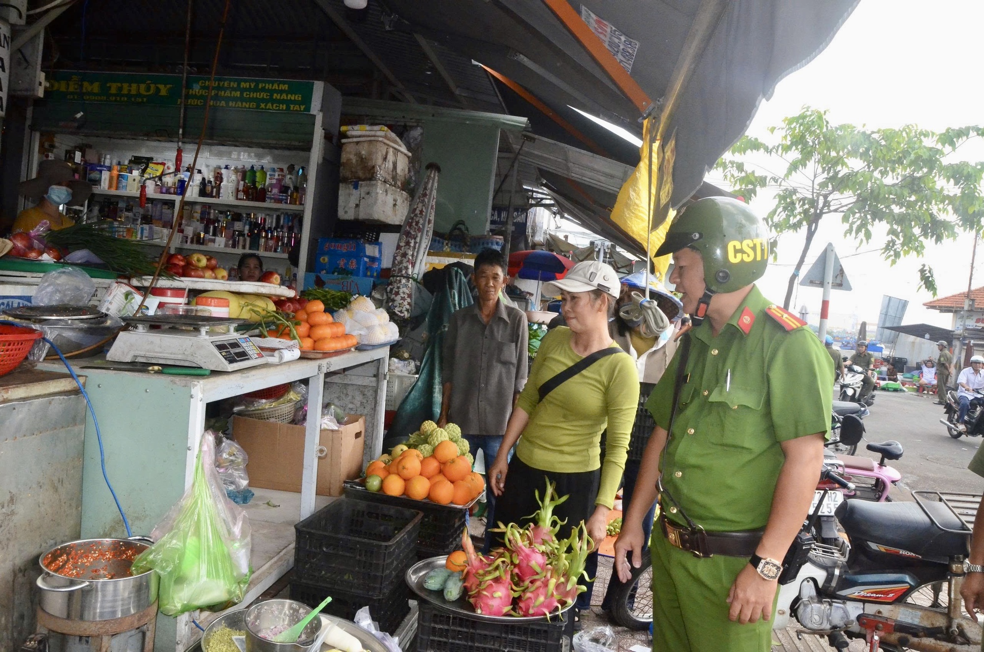 Công an phường Vũng Tàu ra quân đảm bảo trật tự đô thị năm 2026 - Ảnh 7. Công an phường Vũng Tàu ra quân đảm bảo trật tự đô thị năm 2026 - Ảnh 7.