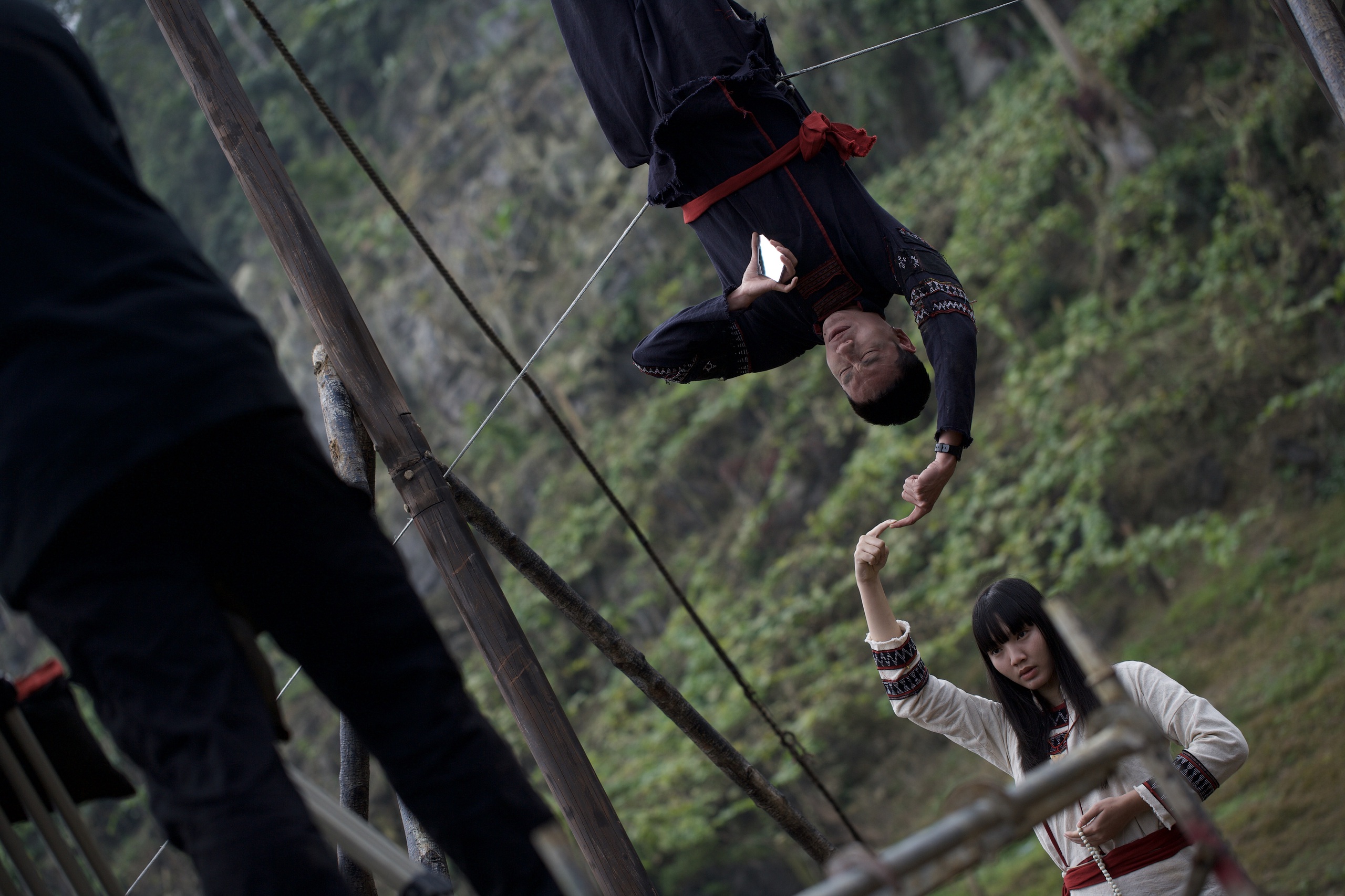 NSƯT Hạnh Thúy tụt huyết áp, sao