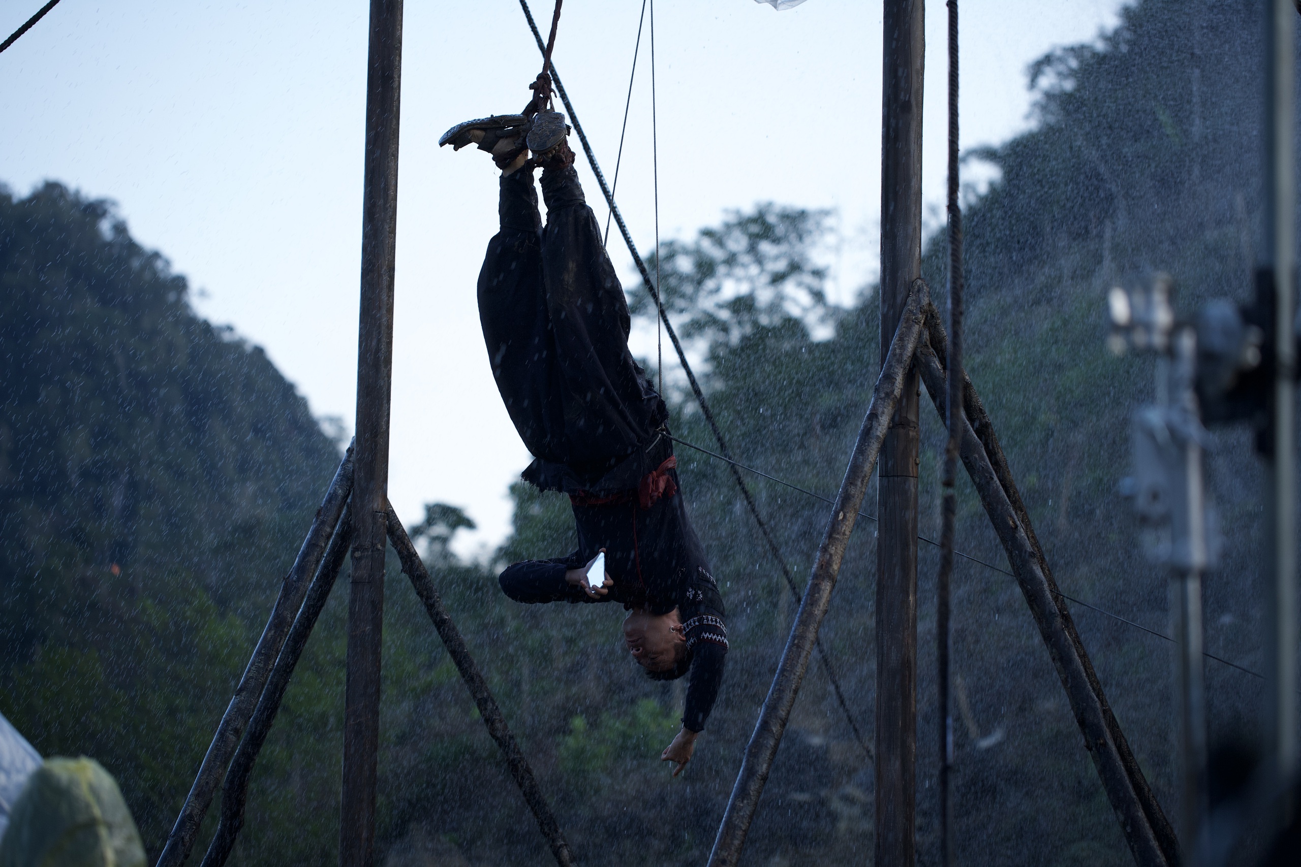 NSƯT Hạnh Thúy tụt huyết áp, sao