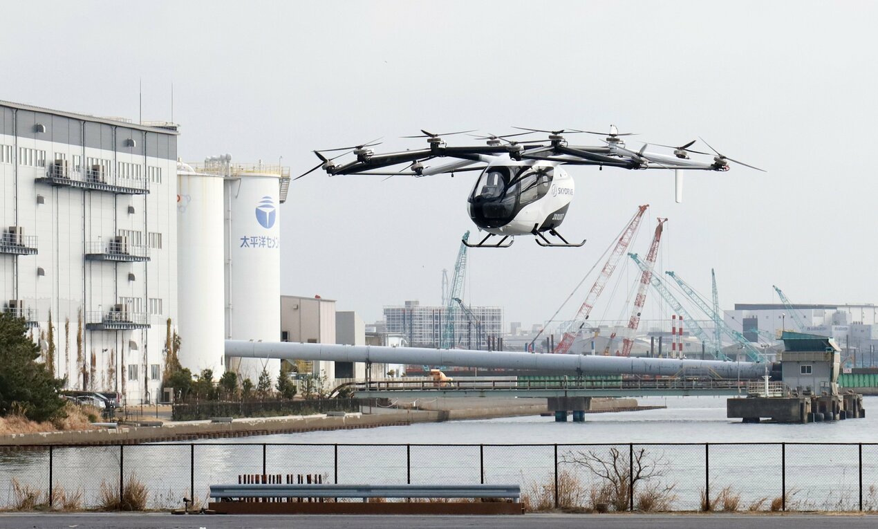 Nhật Bản bắt đầu thương mại hóa ô tô bay - Ảnh 1.