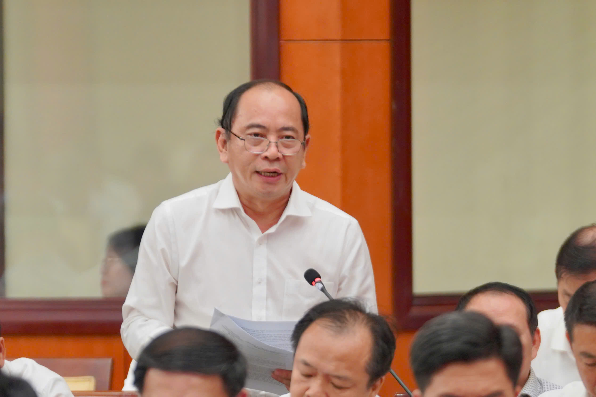 B&iacute; thư Th&agrave;nh ủy TPHCM: Sẽ điều động c&aacute;n bộ về cơ sở, bổ sung 83 ph&oacute; chủ tịch cấp x&atilde; - Ảnh 1.