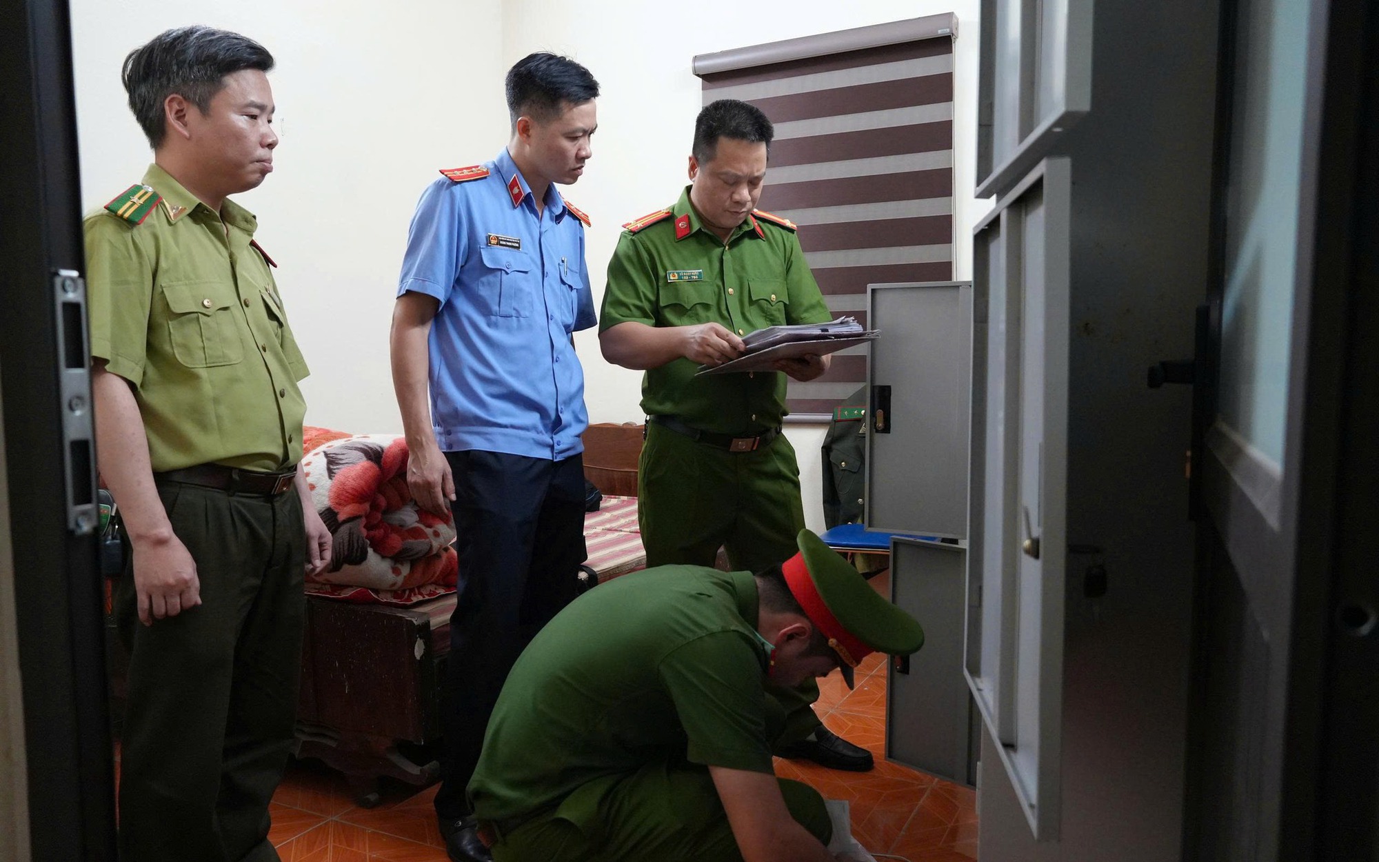 Bắt khẩn cấp nguyên một Phó Chủ tịch thành phố - Ảnh 2.