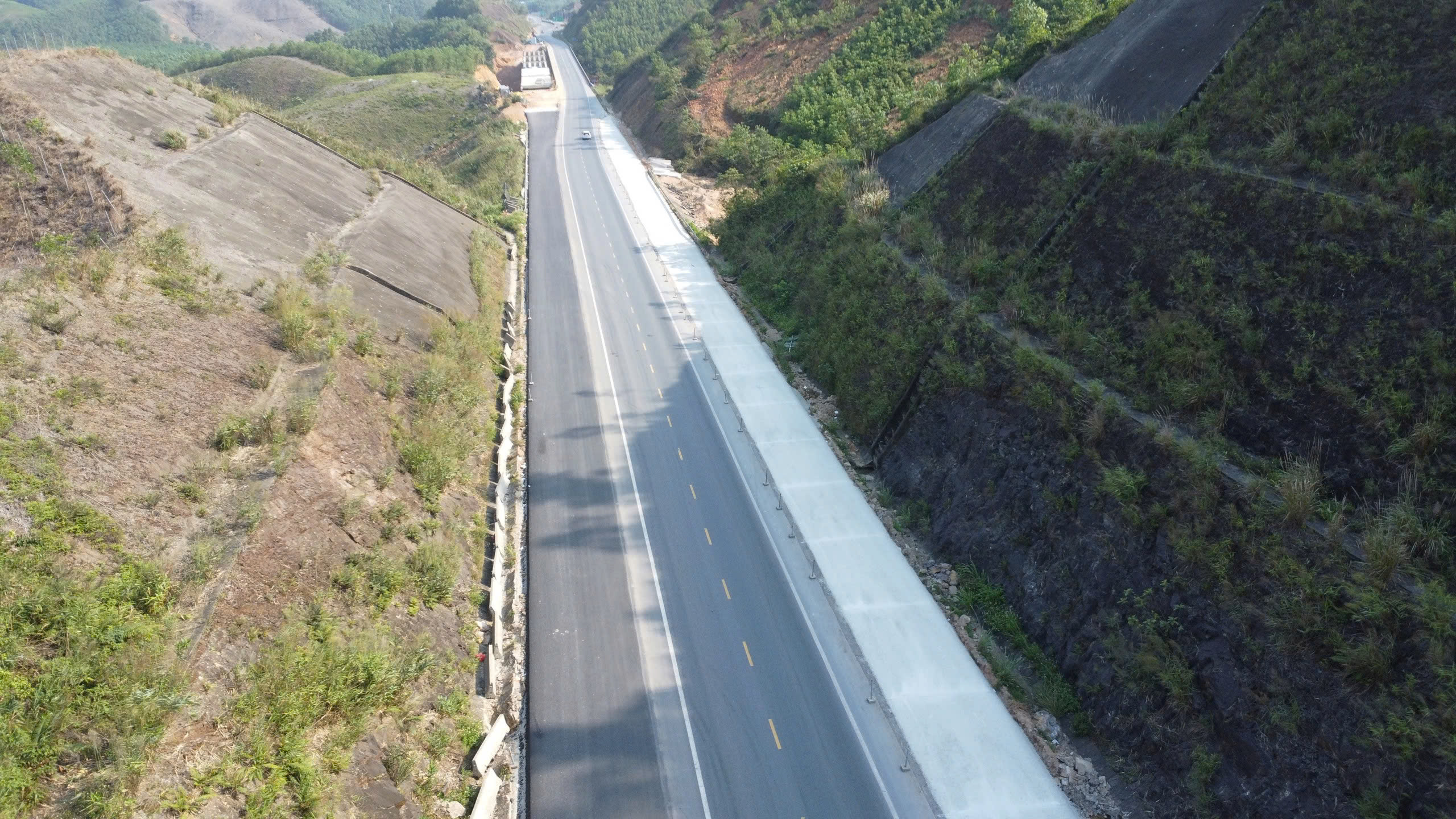 Quy định tốc độ tối đa cao tốc La Sơn năm 2026 cho xe lưu thông - Ảnh 2.