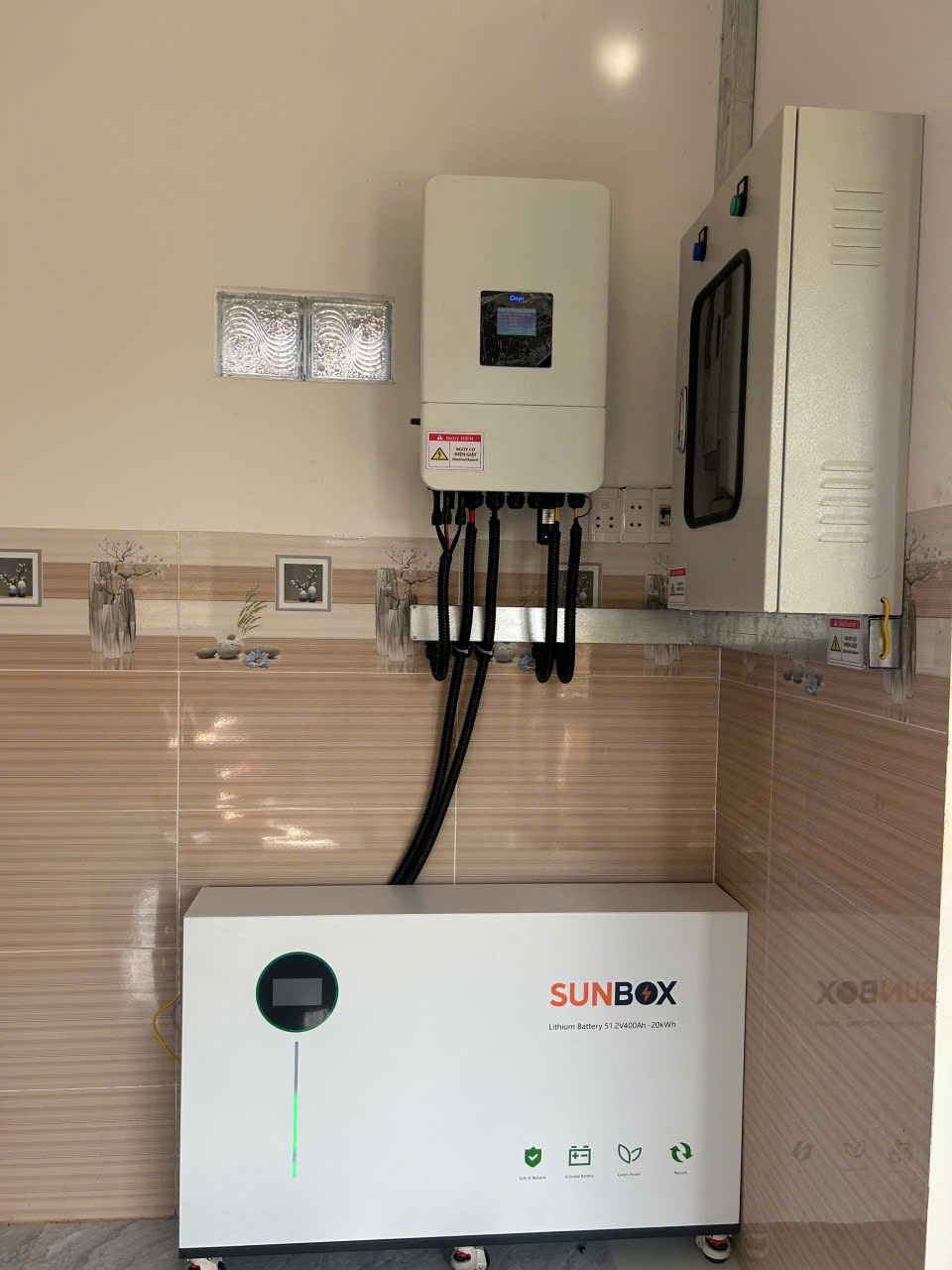 Lắp điện mặt trời mái nhà và pin lưu trữ: Giải pháp tiết kiệm cho hóa đơn điện 2026 - Ảnh 1.