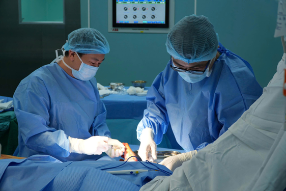 Kỹ thuật mới cứu người sau tai biến phẫu thuật thẩm mỹ - Ảnh 1.