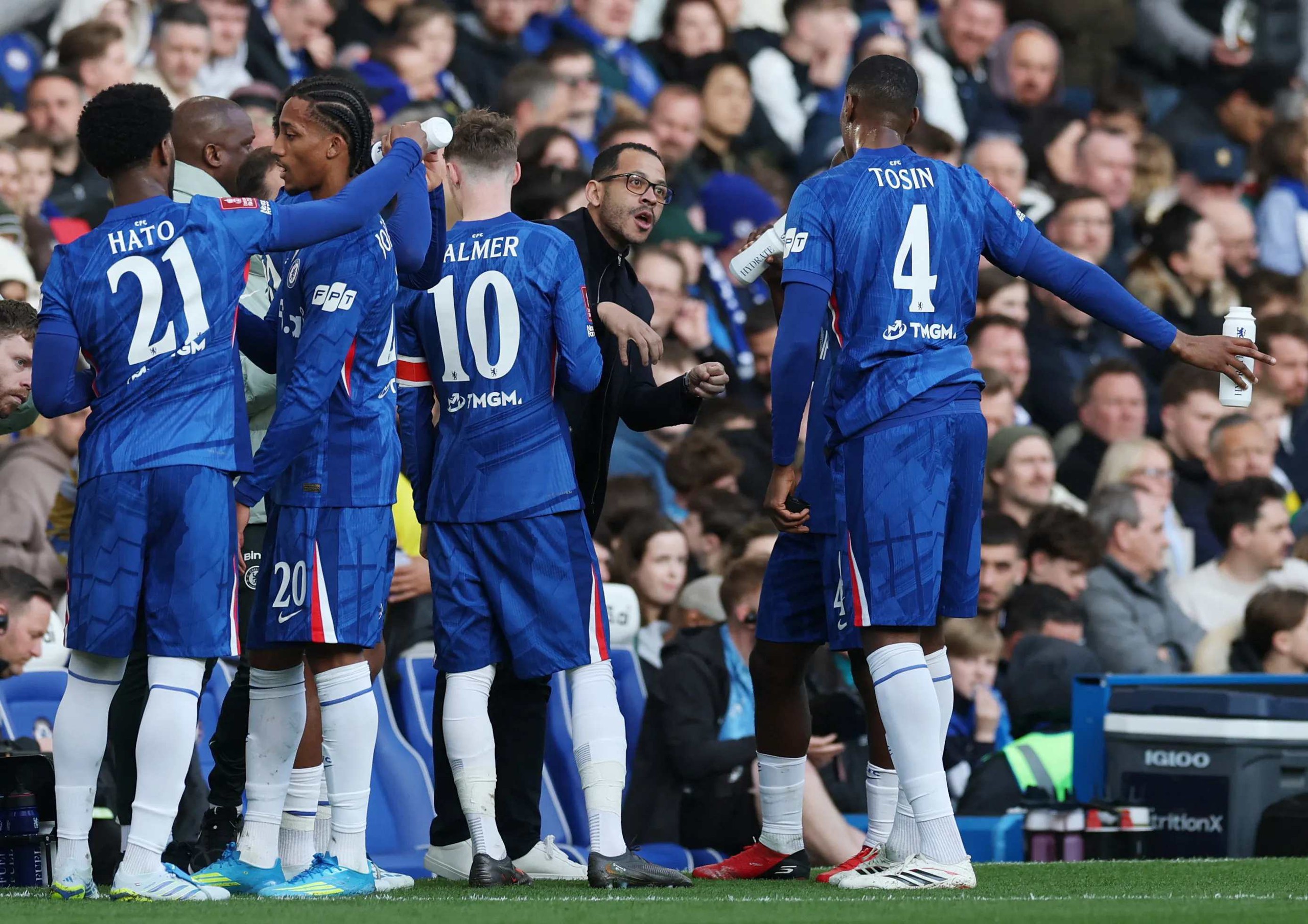 Fan Chelsea cầu xin Rosenior "buông" trận gặp Man City vì đại cục 2 Bẫy “pressing giả” có thể định đoạt đại chiến Chelsea - Man City