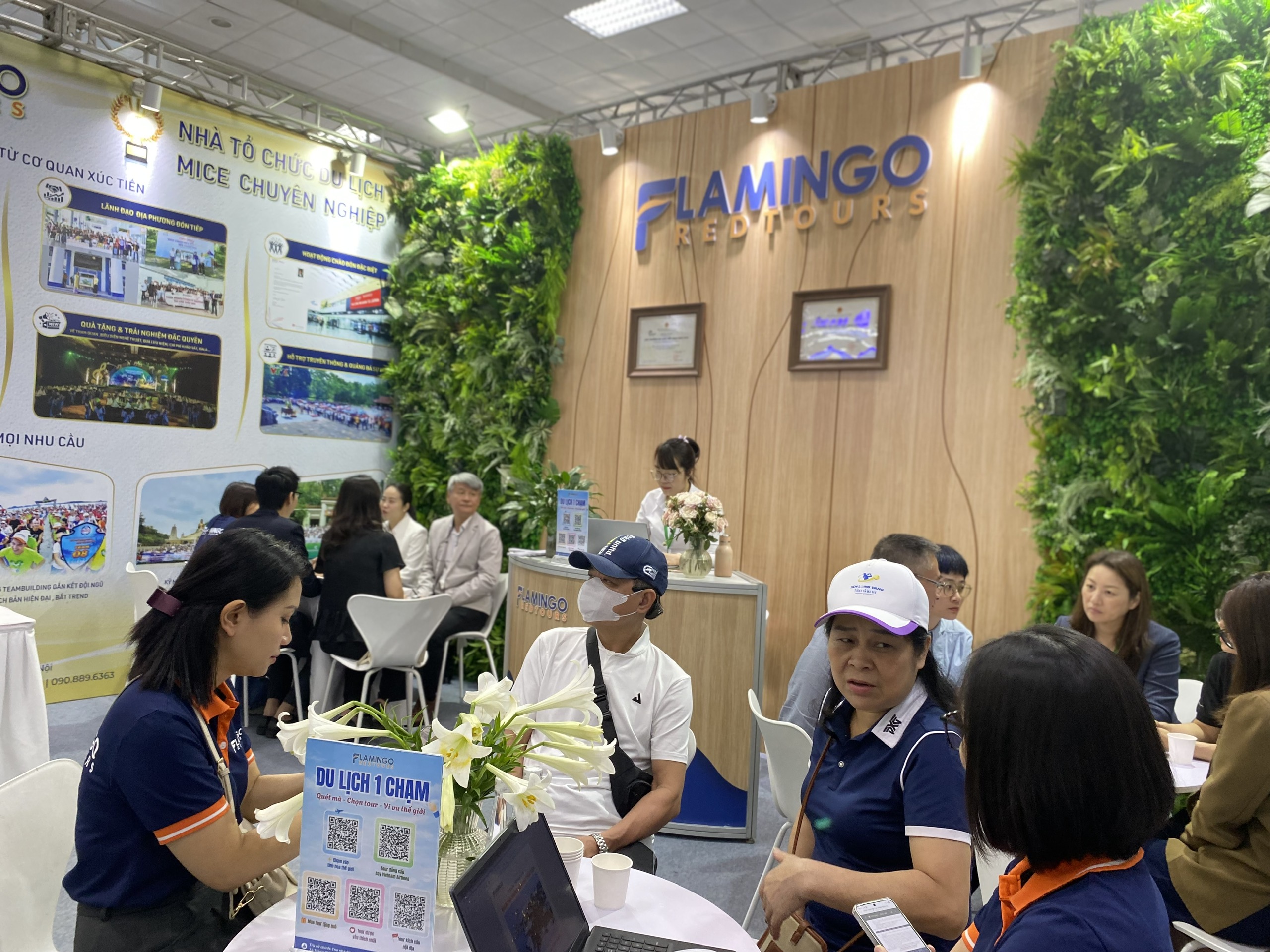 Nô nức săn tour giá rẻ tại Hội chợ du lịch lớn nhất trong năm - Ảnh 4.