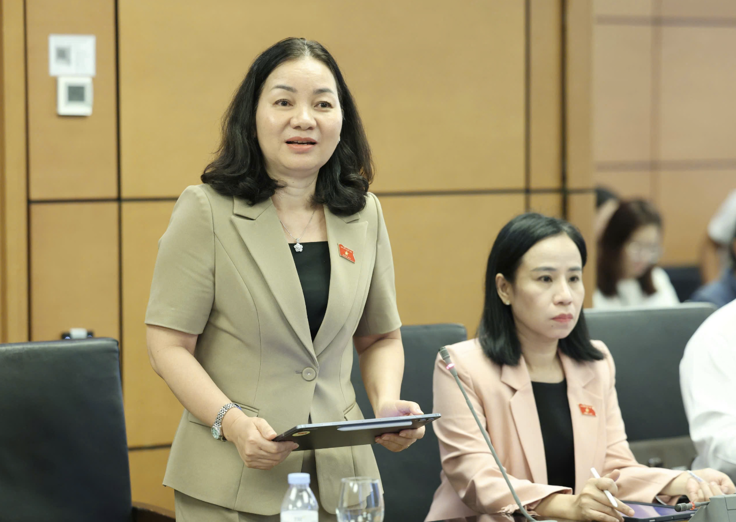 Đại biểu Trương Thị Bích Hạnh nêu bất cập dịch vụ công số 2026 - Ảnh 1. Đại biểu Trương Thị Bích Hạnh nêu bất cập dịch vụ công số 2026 - Ảnh 1.