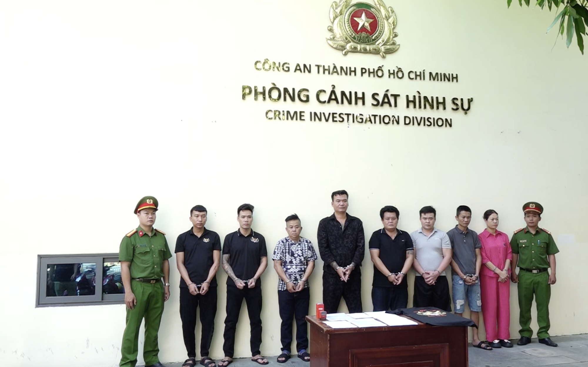 Công an TPHCM bắt khẩn cấp kẻ xông vào nhà chém người quen - Ảnh 2.