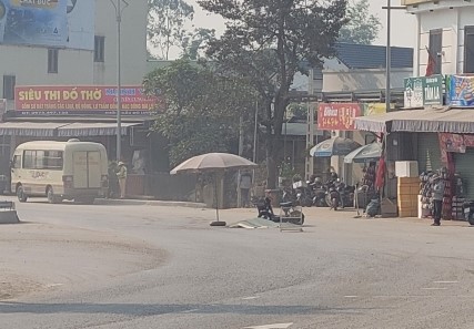 Xe đạp điện va chạm xe &ocirc; t&ocirc; phục vụ tang lễ, 1 người tử vong - Ảnh 1.