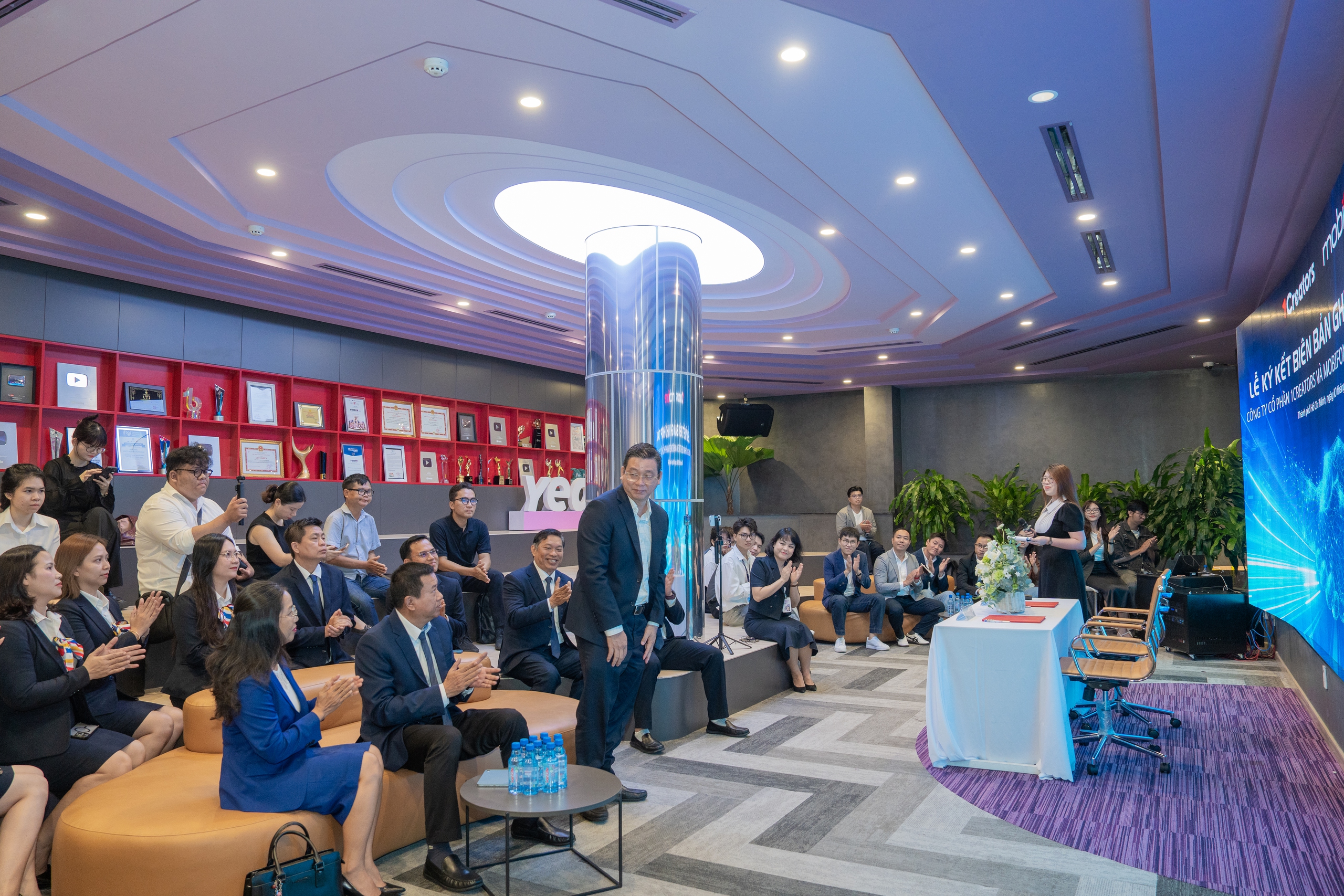 Cú bắt tay của YeaH1 với Mobifone - Ảnh 2.