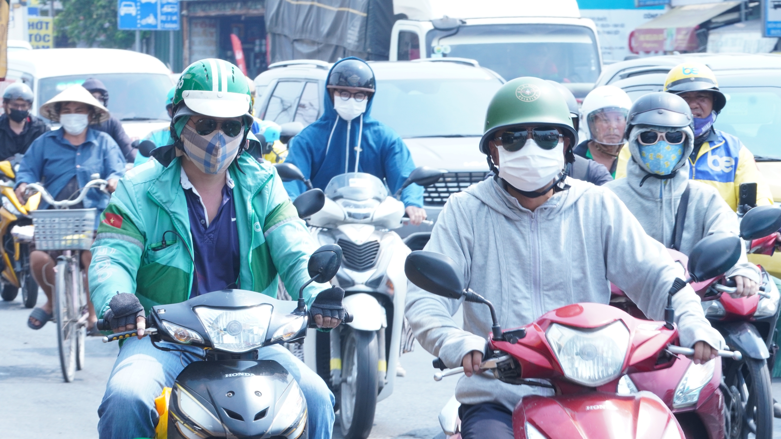 Nắng nóng cực đoan, bác sĩ cảnh báo những nguy cơ về sức khỏe - Ảnh 1.