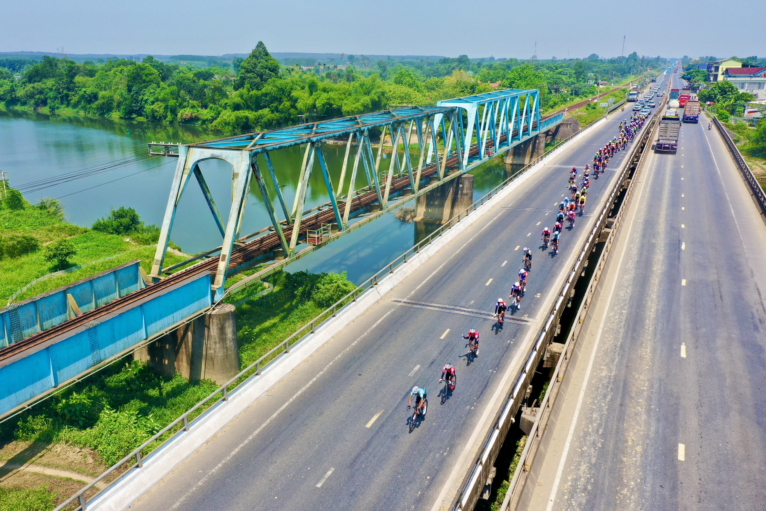 Vượt cầu Hiền Lương, Patrick Patterson về nhất chặng 8 C&uacute;p truyền h&igrave;nh TP HCM 2026 - Ảnh 3.