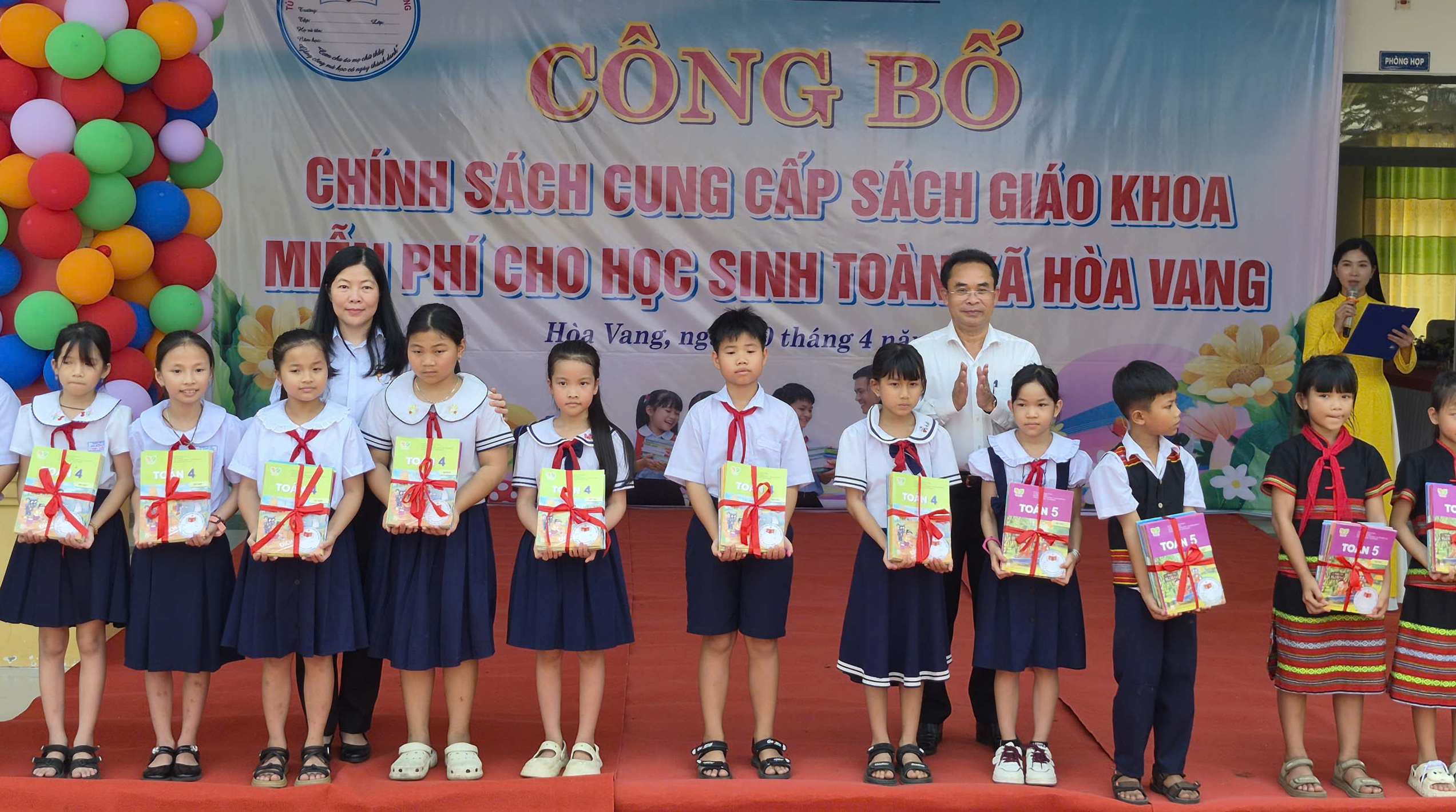 Đà Nẵng cấp sách giáo khoa miễn phí cho học sinh: Bước đột phá giáo dục 2026 - Ảnh 1. Đà Nẵng cấp sách giáo khoa miễn phí cho học sinh: Bước đột phá giáo dục 2026 - Ảnh 1.
