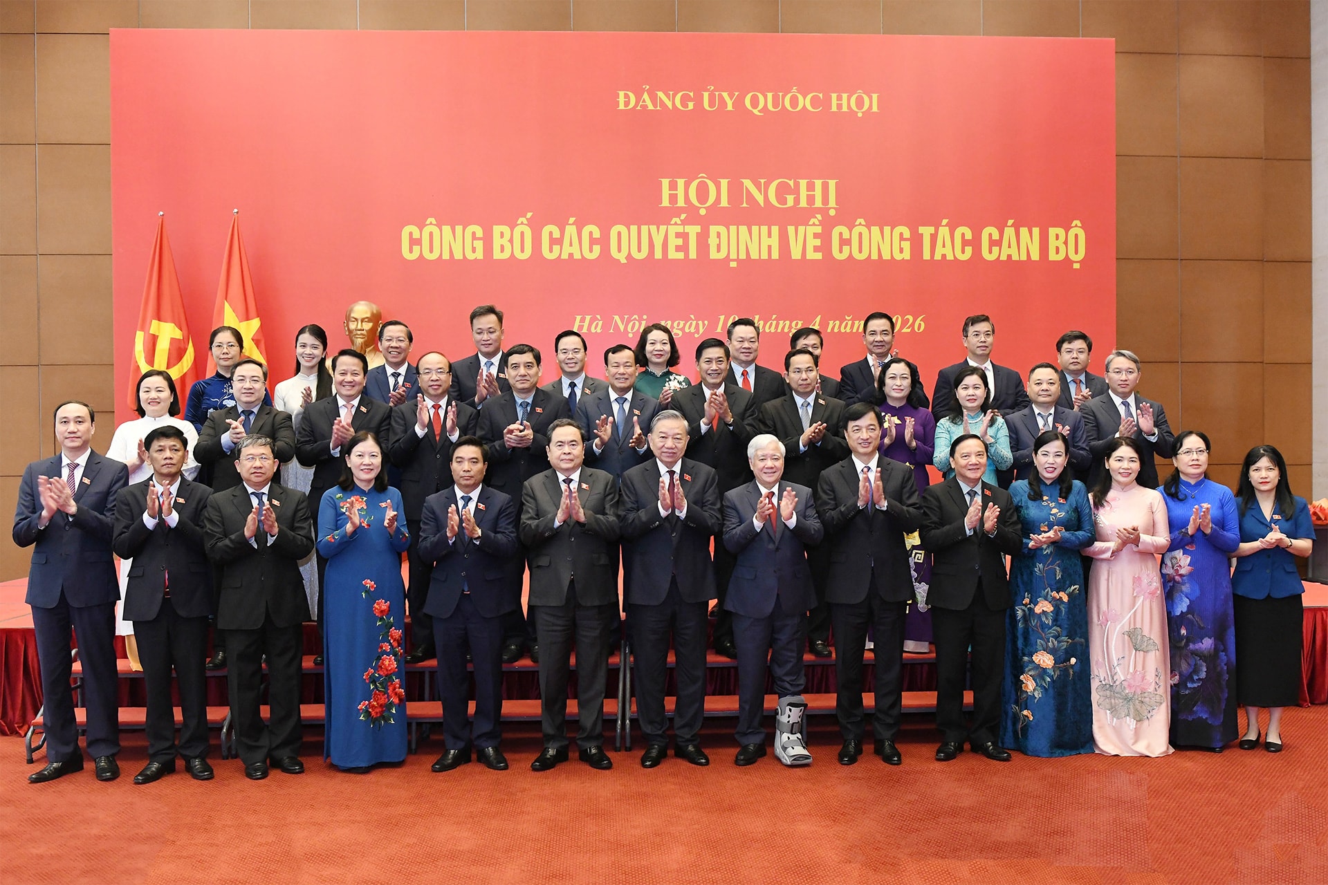 Tổng Bí thư, Chủ tịch nước trao Quyết định của Bộ Chính trị chỉ định Đảng ủy Quốc hội  - Ảnh 3.