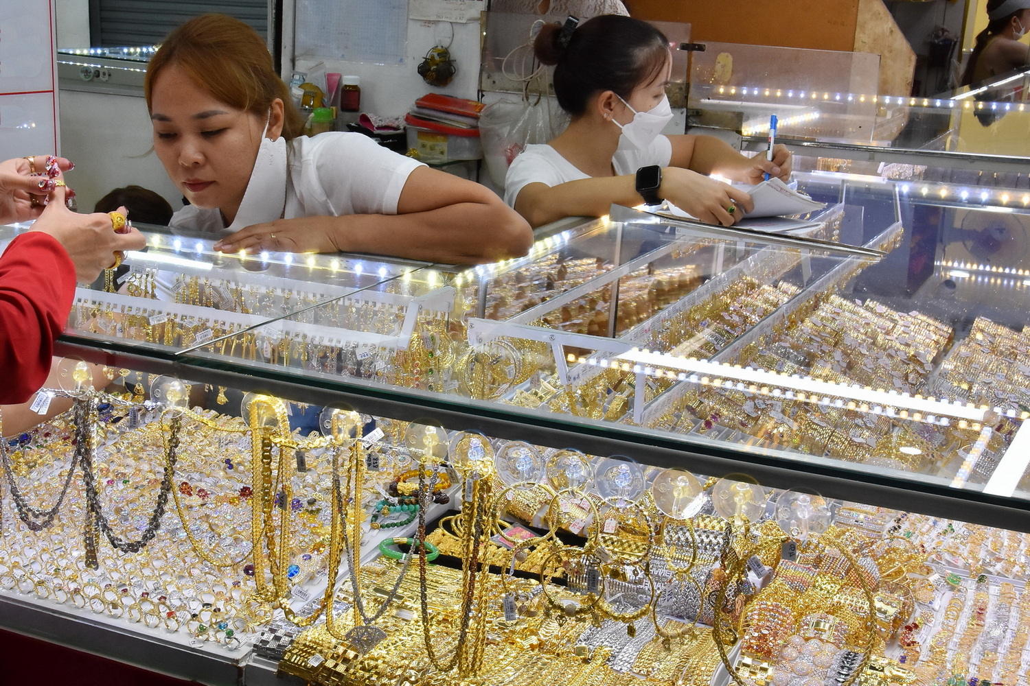 Giá vàng hôm nay, 11-4: Đảo chiều lao dốc - Ảnh 1.