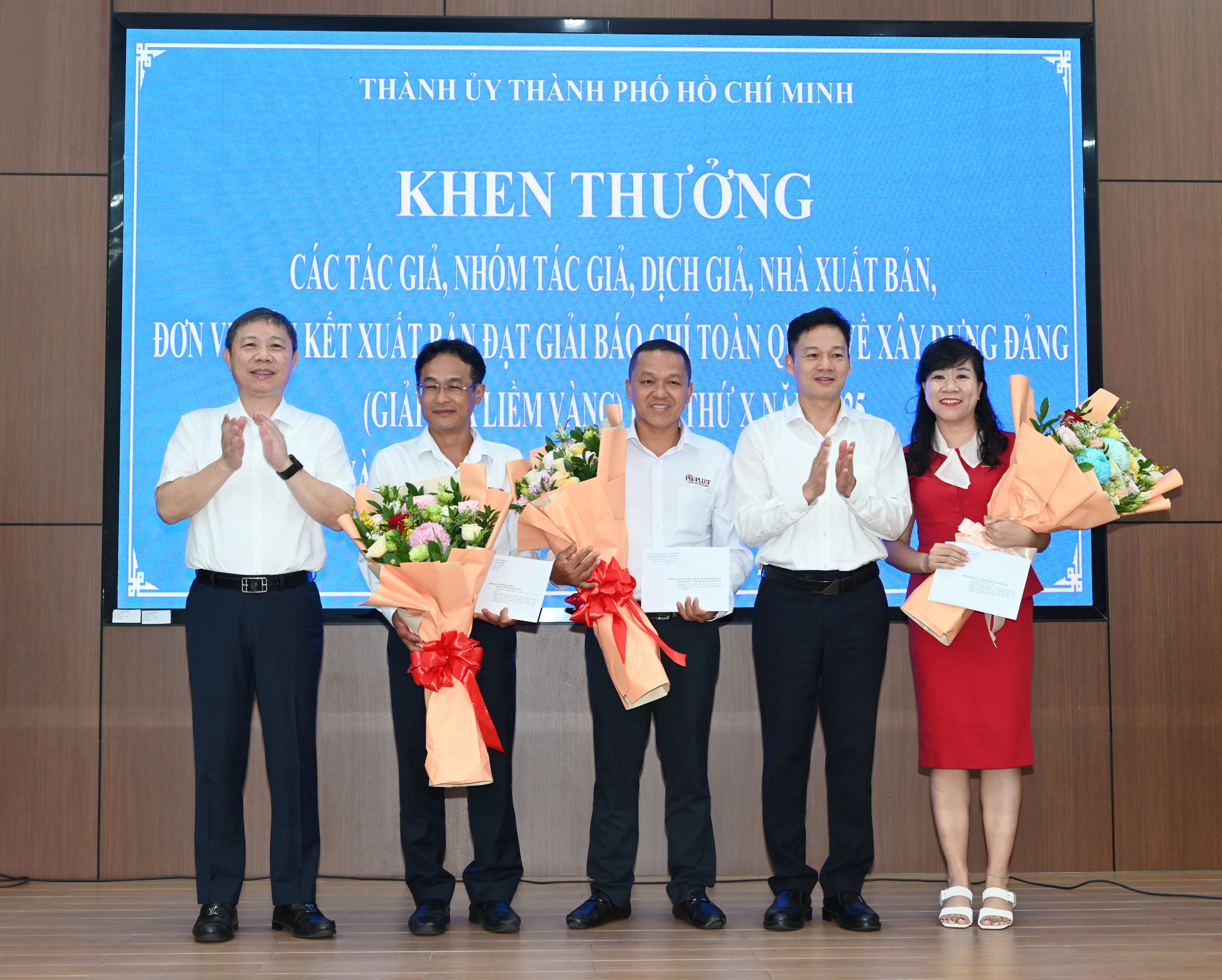 Ban Tuy&ecirc;n gi&aacute;o v&agrave; D&acirc;n vận Th&agrave;nh ủy TPHCM k&yacute; kết quy chế phối hợp với Sở Văn h&oacute;a v&agrave; Thể thao - Ảnh 3.