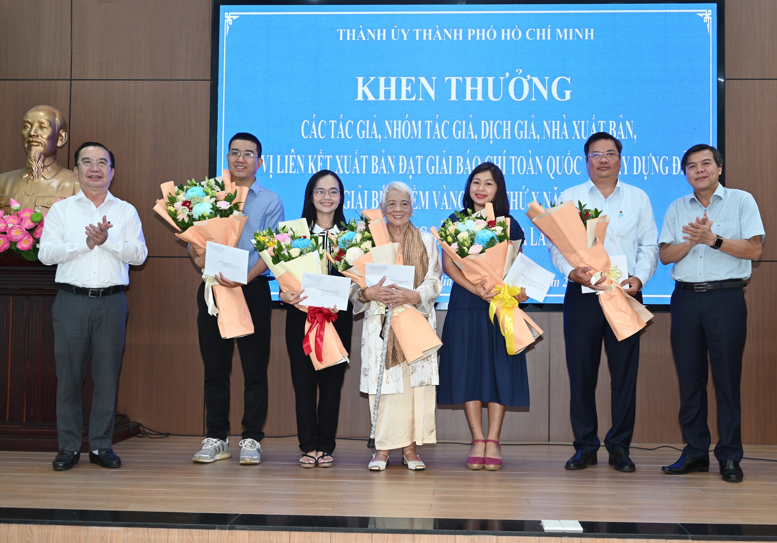 Ban Tuy&ecirc;n gi&aacute;o v&agrave; D&acirc;n vận Th&agrave;nh ủy TPHCM k&yacute; kết quy chế phối hợp với Sở Văn h&oacute;a v&agrave; Thể thao - Ảnh 4.