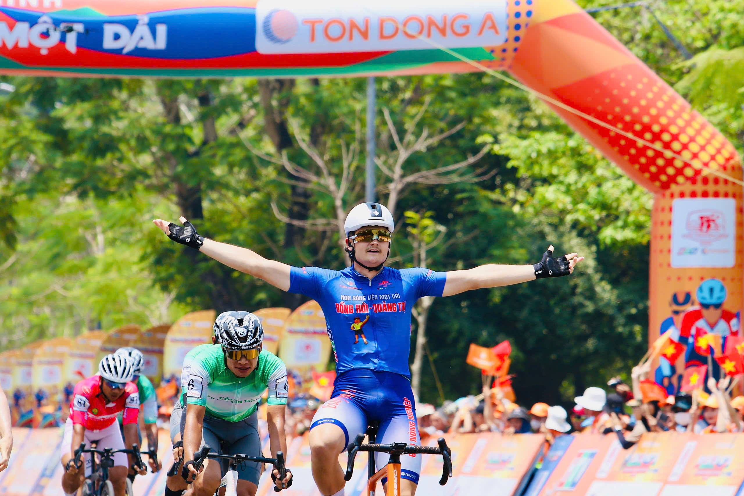 Vượt cầu Hiền Lương, Patrick Patterson về nhất chặng 8 C&uacute;p truyền h&igrave;nh TP HCM 2026 - Ảnh 5.