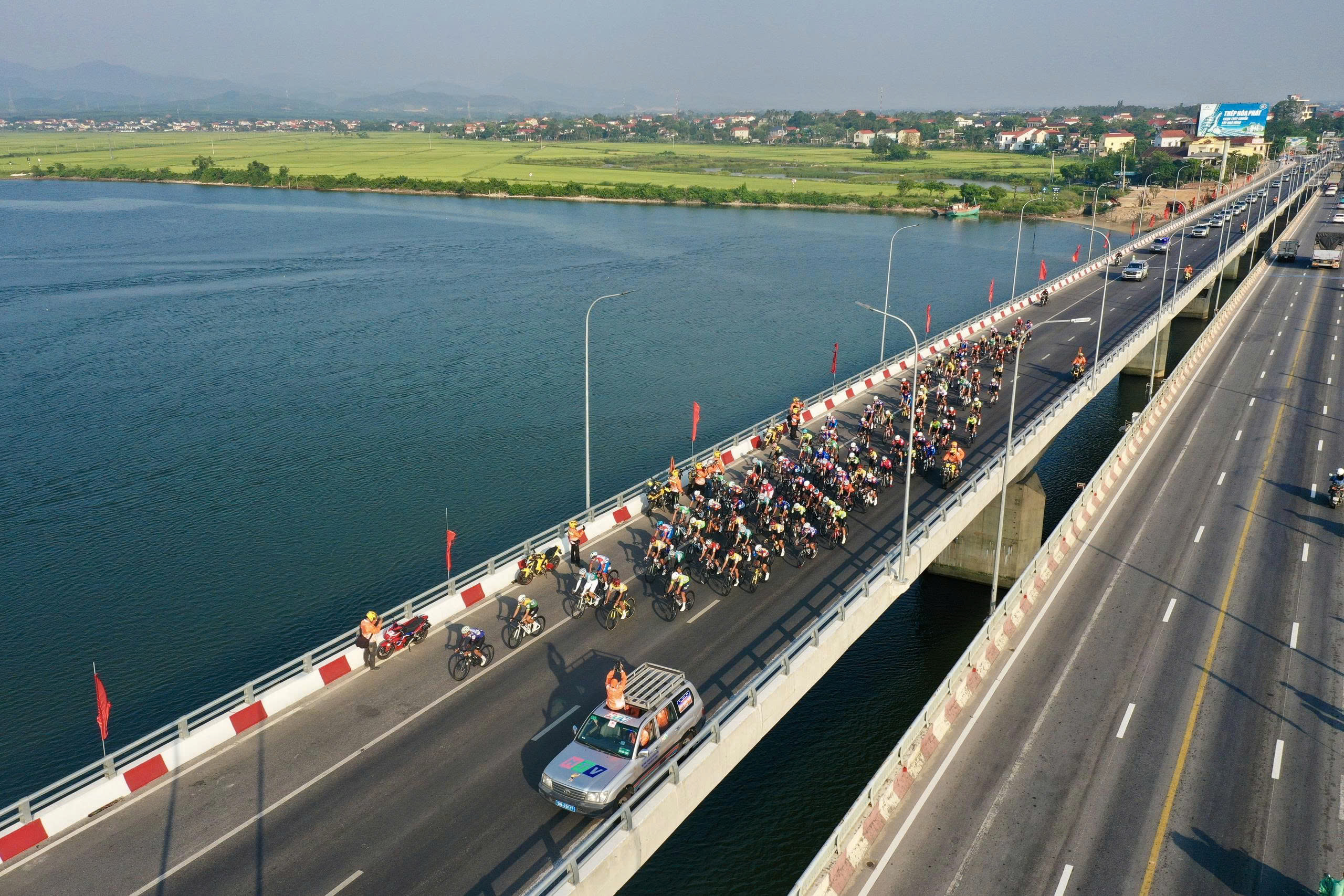 Vượt cầu Hiền Lương, Patrick Patterson về nhất chặng 8 C&uacute;p truyền h&igrave;nh TP HCM 2026 - Ảnh 2.