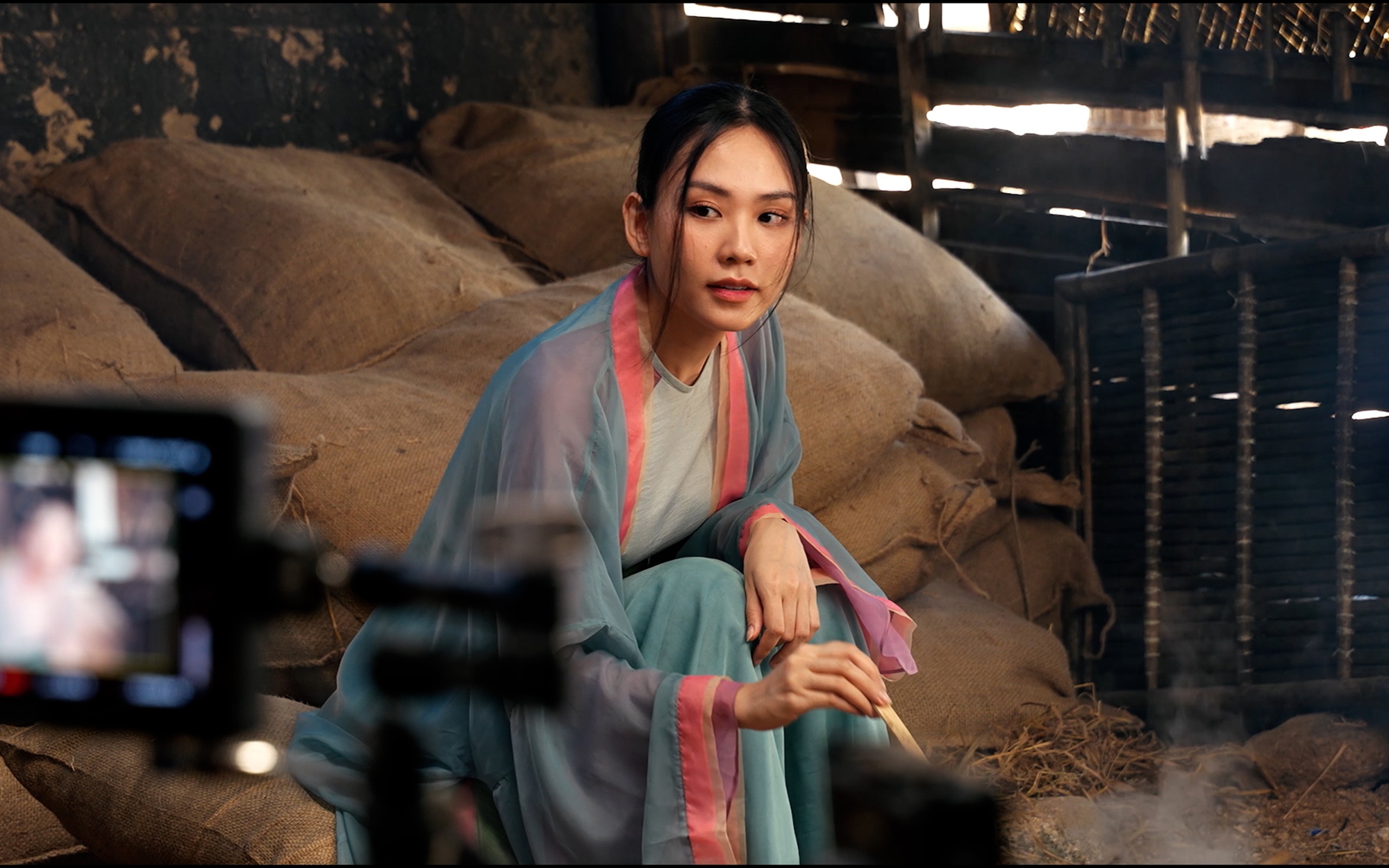 Vạch trần vụ "đ&agrave;o lửa" từ thiện tiền tỉ, phim "Anh H&ugrave;ng" của Th&aacute;i H&ograve;a gắn nh&atilde;n ra sao? - Ảnh 2.