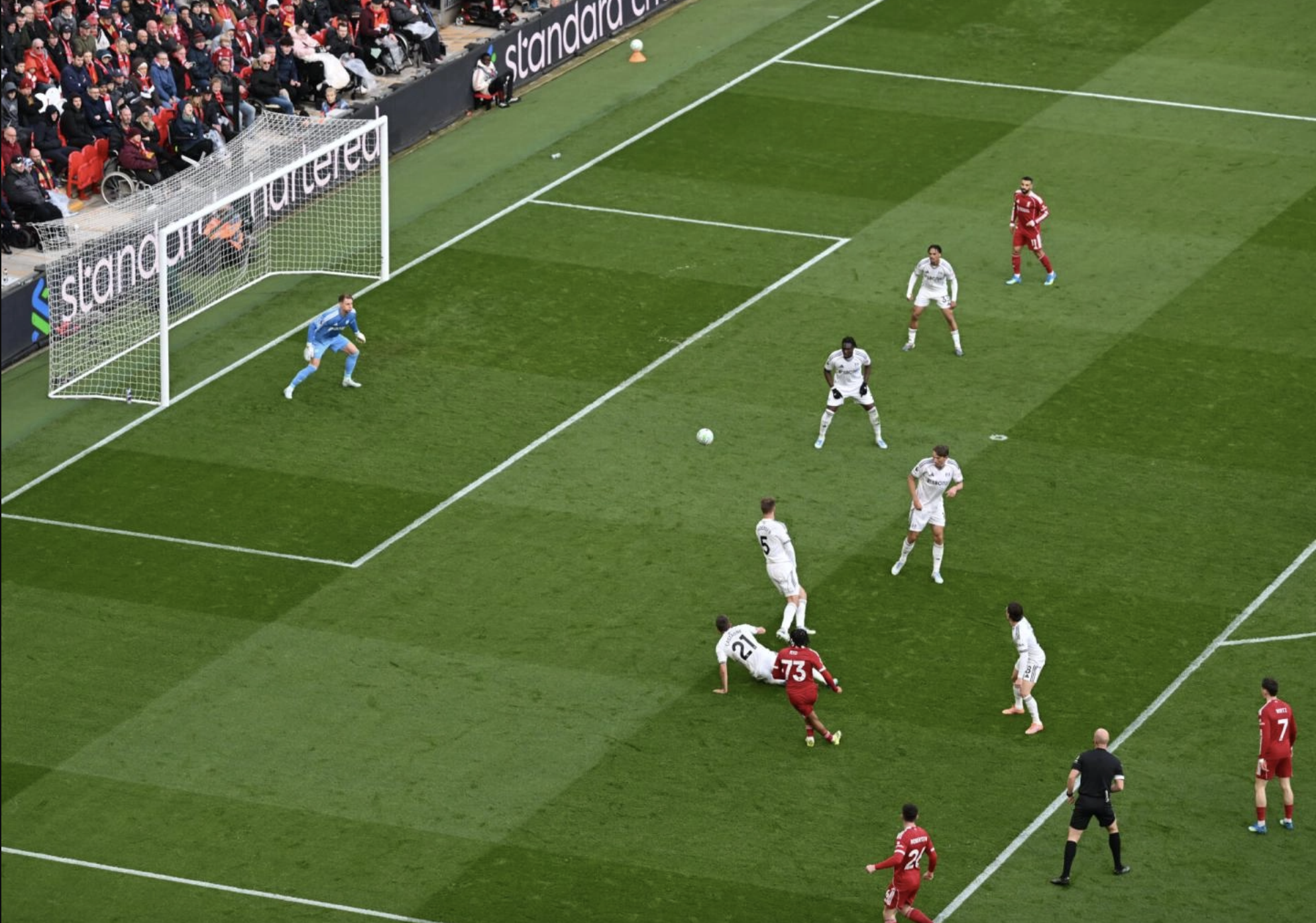 Sao 17 tuổi giúp Liverpool tìm lại mạch chiến thắng - Ảnh 3.