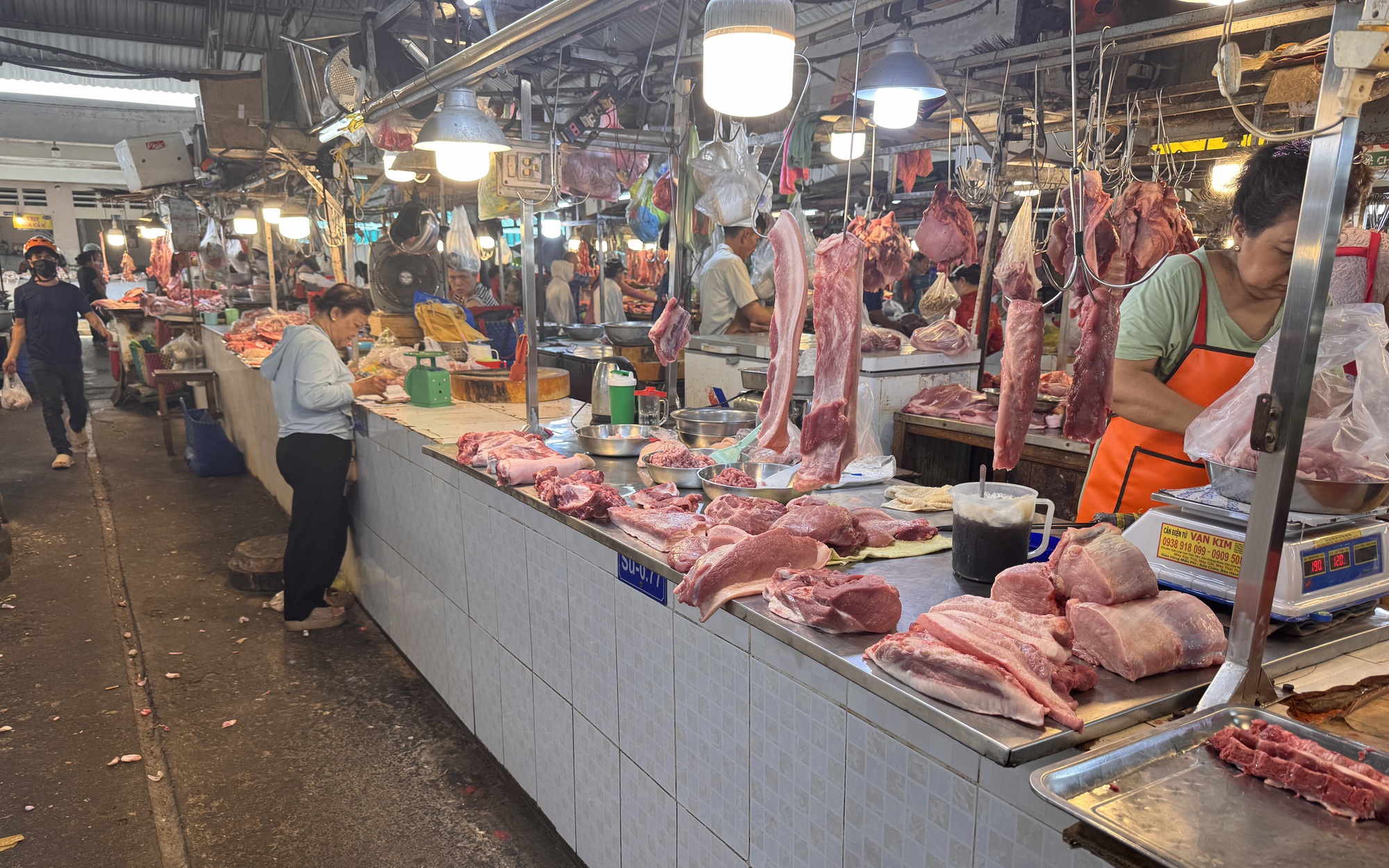 Giá heo hơi hôm nay, 14-4: Chợ đầu mối bật tăng - Ảnh 2.