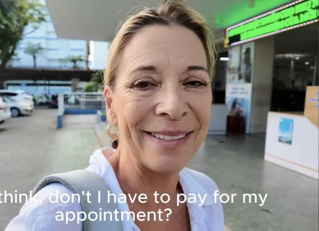 Lý giải về tiền khám bệnh 45.000 đồng gây sốc của nữ du khách Mỹ - Ảnh 1.