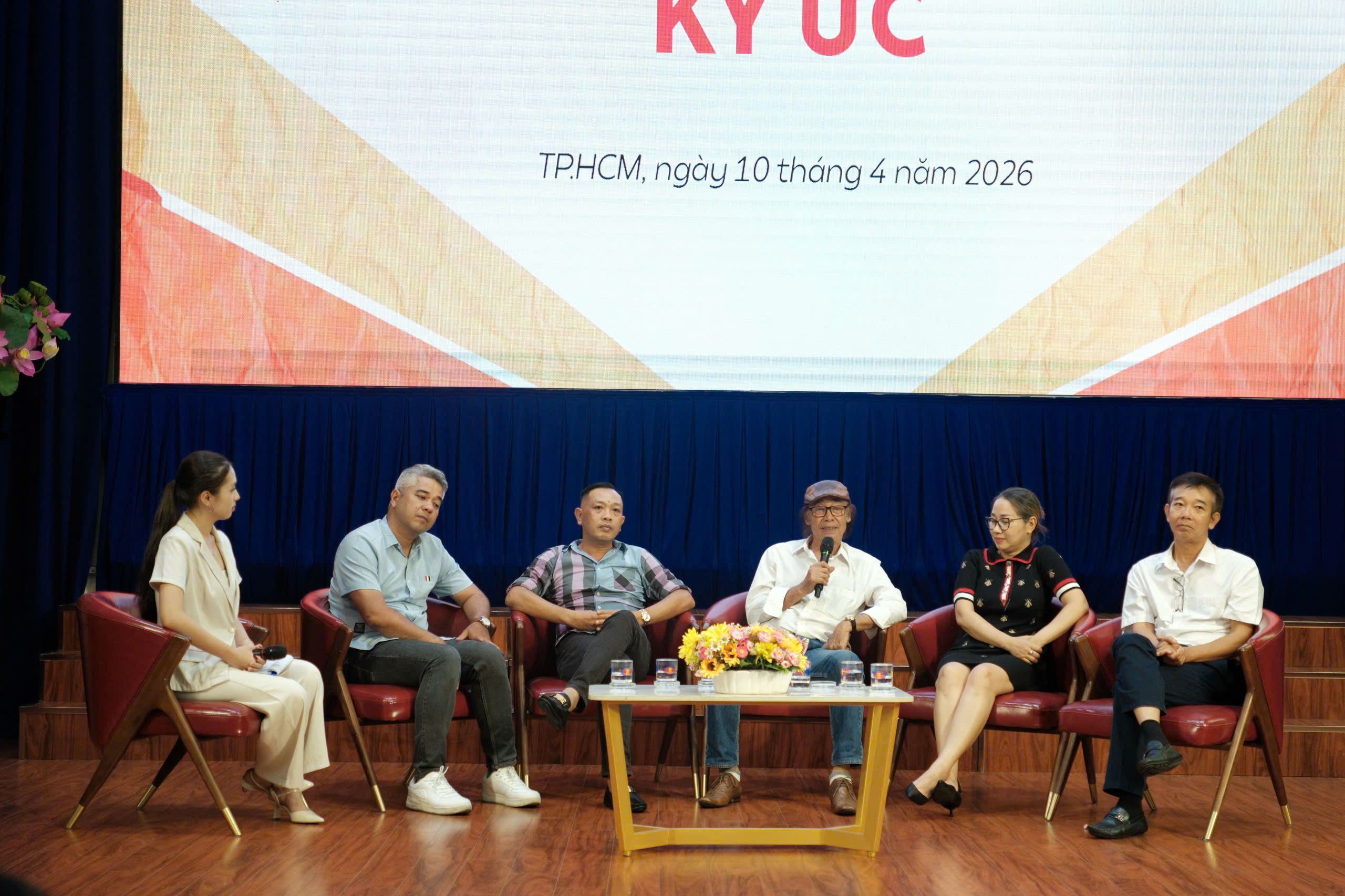 “Chuyến tàu ký ức” đưa sinh viên đến gần hơn với phim tài liệu - Ảnh 1.