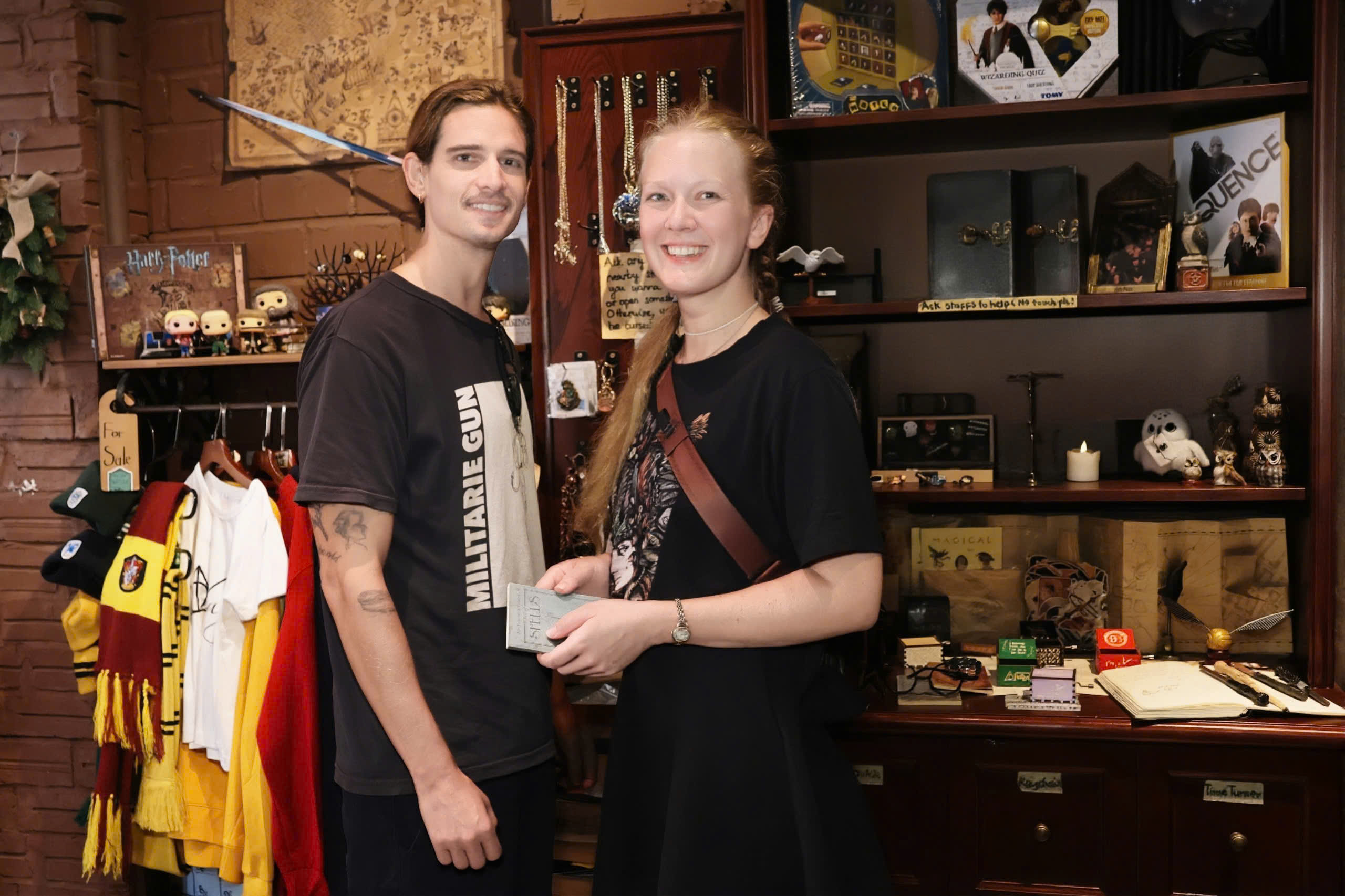 VIDEO: Qu&aacute;n c&agrave; ph&ecirc; "ph&ugrave; thủy" giữa l&ograve;ng phố cổ ở H&agrave; Nội l&agrave;m m&ecirc; mẩn giới trẻ v&agrave; kh&aacute;ch t&acirc;y - Ảnh 18.