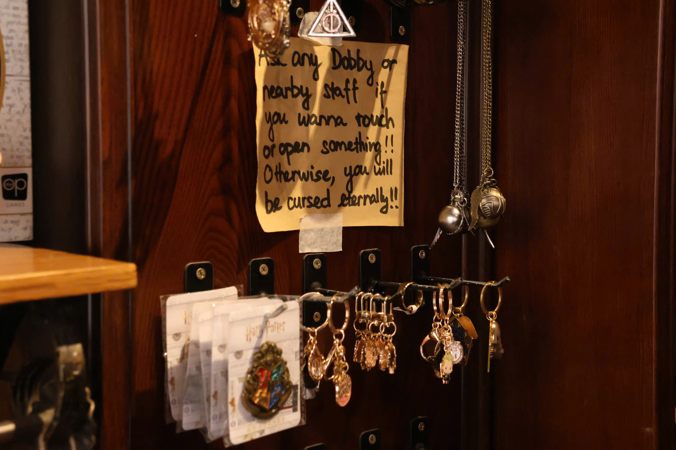 VIDEO: Qu&aacute;n c&agrave; ph&ecirc; "ph&ugrave; thủy" giữa l&ograve;ng phố cổ ở H&agrave; Nội l&agrave;m m&ecirc; mẩn giới trẻ v&agrave; kh&aacute;ch t&acirc;y - Ảnh 15.