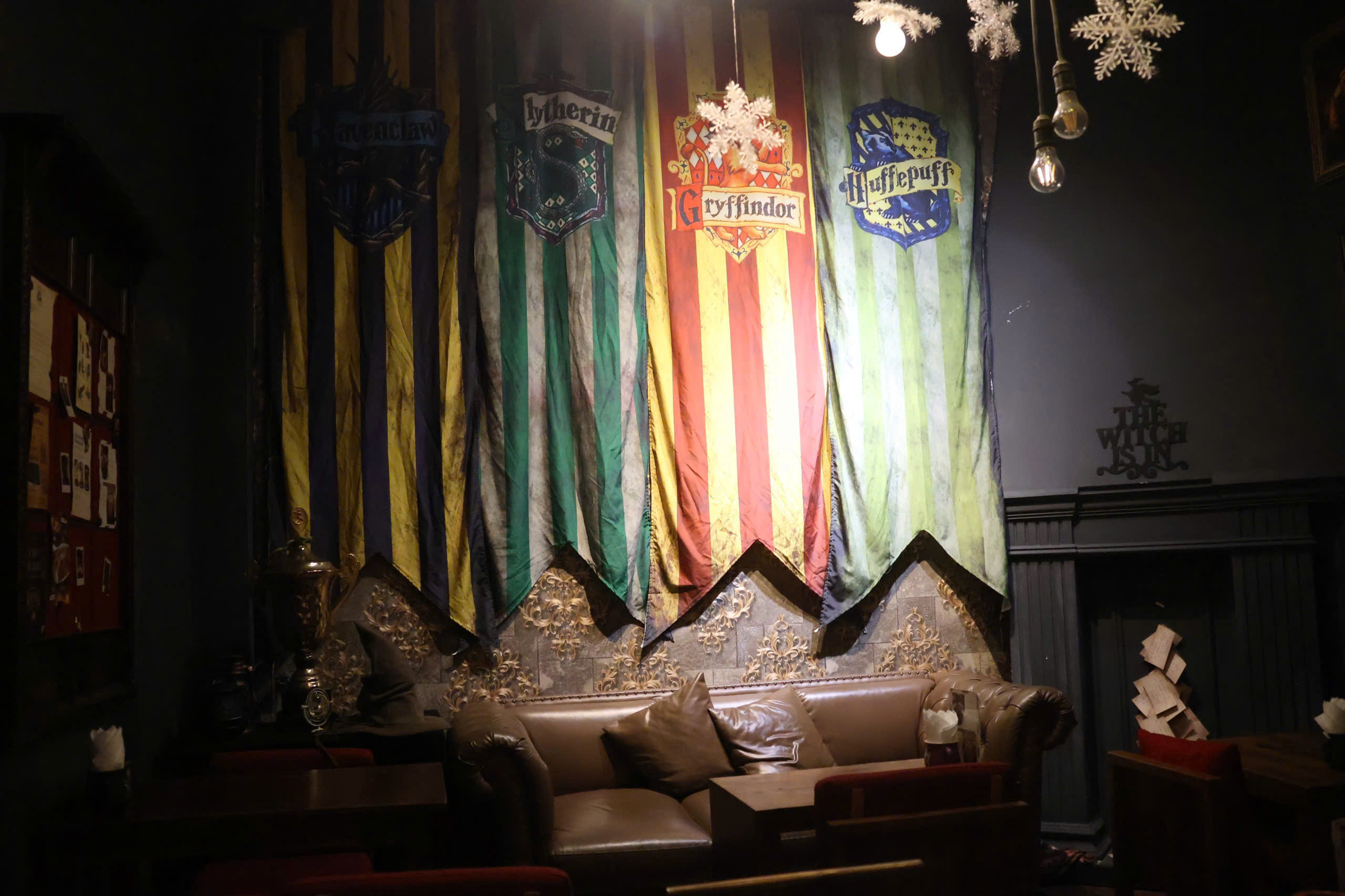 VIDEO: Qu&aacute;n c&agrave; ph&ecirc; "ph&ugrave; thủy" giữa l&ograve;ng phố cổ ở H&agrave; Nội l&agrave;m m&ecirc; mẩn giới trẻ v&agrave; kh&aacute;ch t&acirc;y - Ảnh 16.