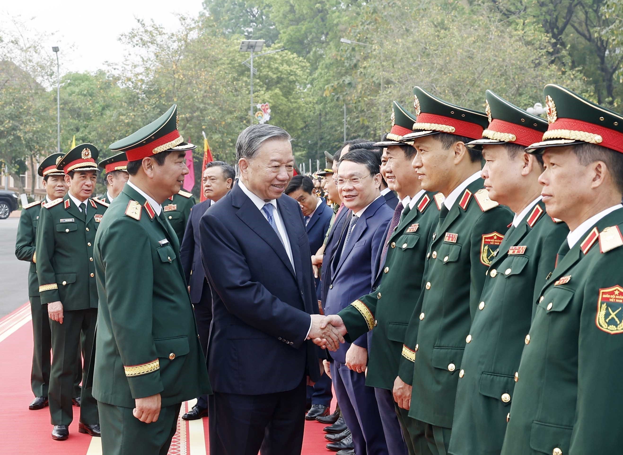 Xây dựng Lực lượng Vũ trang Quân khu 1 vững mạnh toàn diện - Ảnh 1.