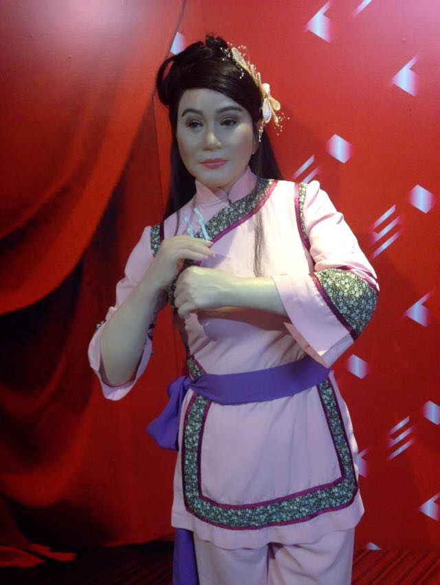 Nghệ sĩ Cẩm Thu nh&igrave;n lại Phan Kim Li&ecirc;n sau 9 năm gặp lại bức tượng s&aacute;p - Ảnh 2.