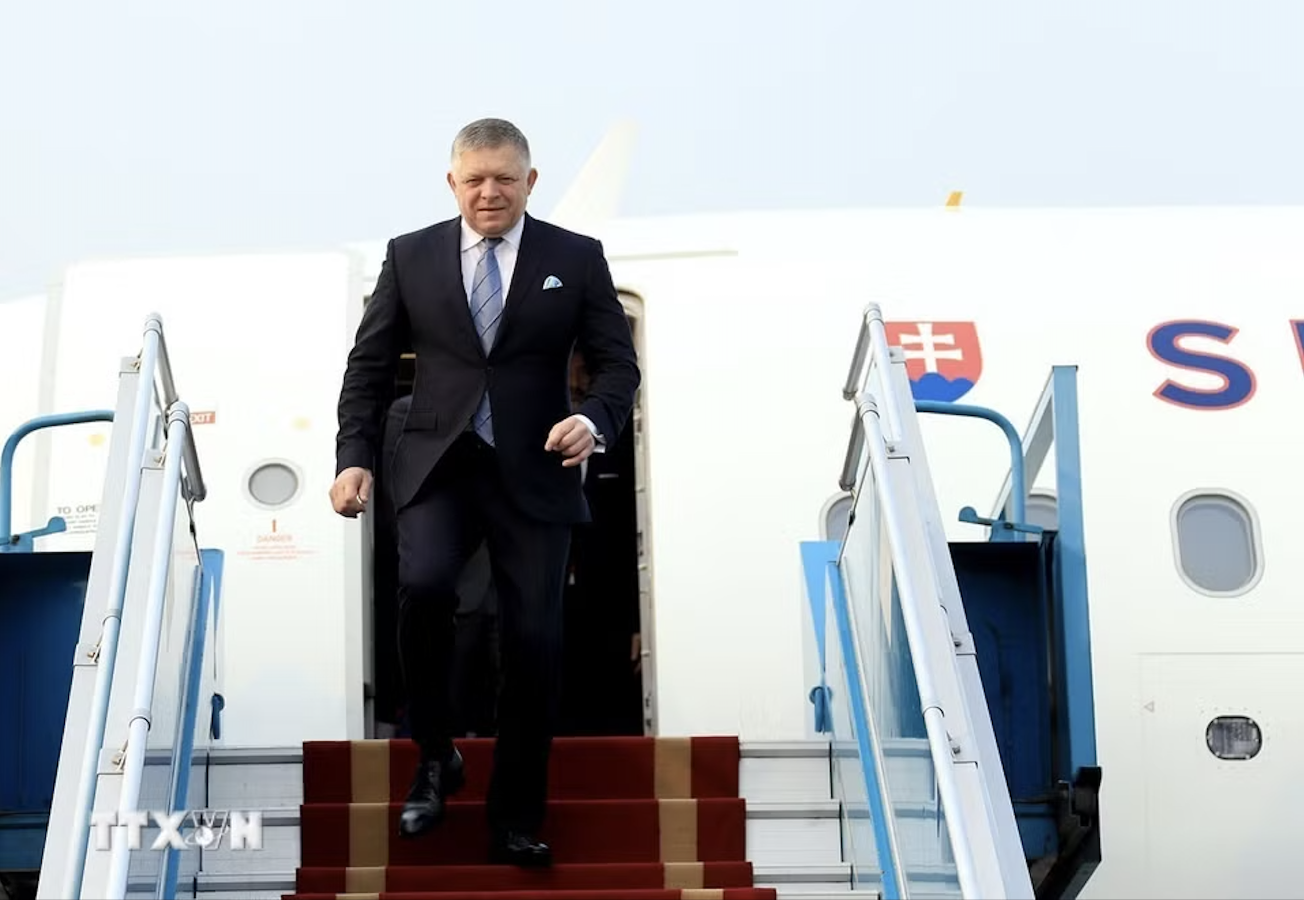 Thủ tướng Slovakia bắt đầu thăm chính thức Việt Nam - Ảnh 1.