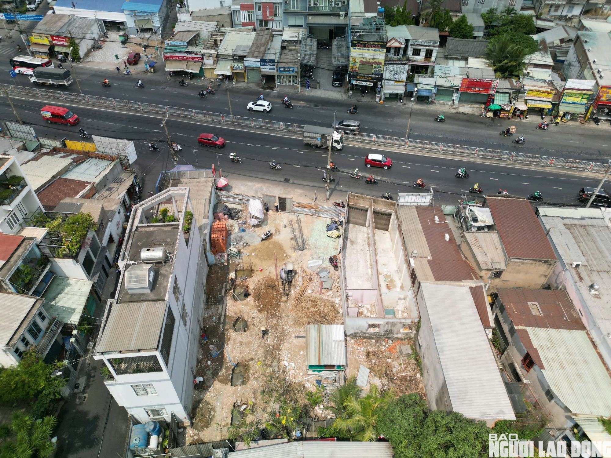 Nh&agrave; d&acirc;n dọc quốc lộ 13 th&aacute;o dỡ phục vụ mở rộng tuyến đường đi B&igrave;nh Dương - Ảnh 4.