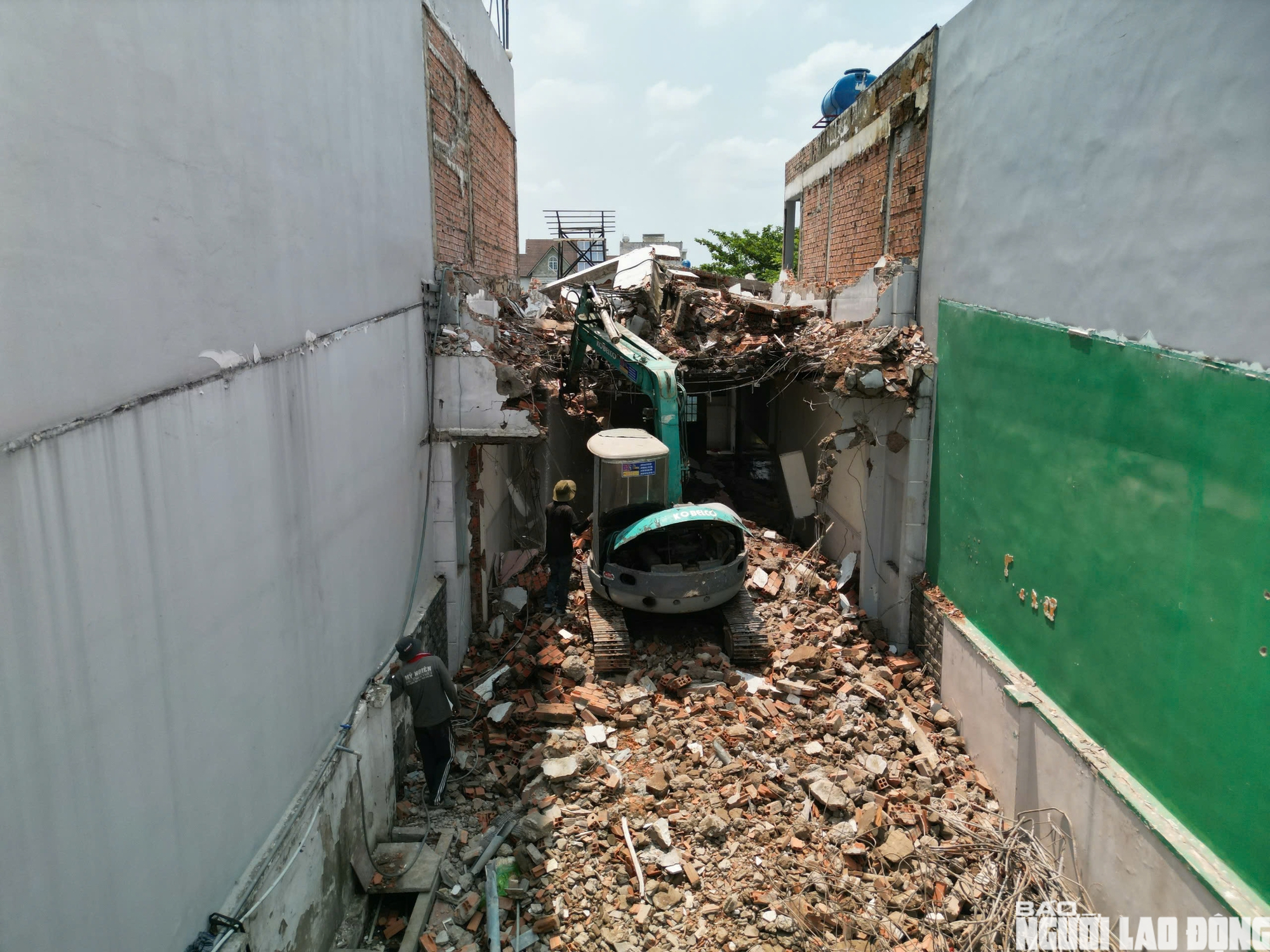 Nh&agrave; d&acirc;n dọc quốc lộ 13 th&aacute;o dỡ phục vụ mở rộng tuyến đường đi B&igrave;nh Dương - Ảnh 5.