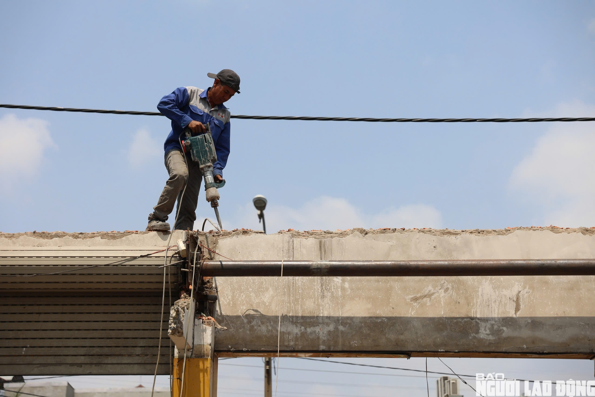 H&agrave;ng loạt nh&agrave; d&acirc;n dọc quốc lộ 13 th&aacute;o dỡ, mở rộng tuyến đi B&igrave;nh Dương - Ảnh 5.