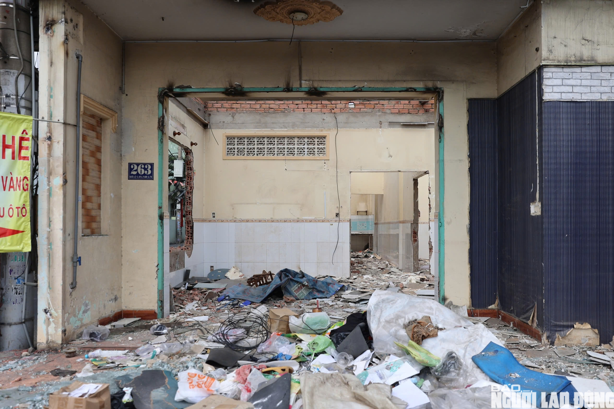 H&agrave;ng loạt nh&agrave; d&acirc;n dọc quốc lộ 13 th&aacute;o dỡ, mở rộng tuyến đi B&igrave;nh Dương - Ảnh 6.