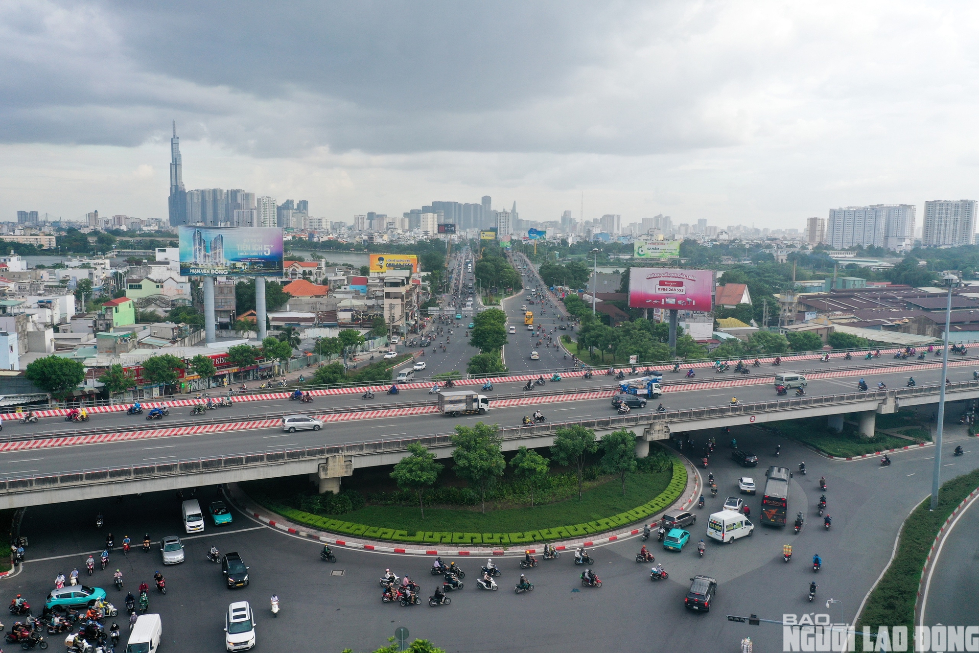 H&agrave;ng loạt nh&agrave; d&acirc;n dọc quốc lộ 13 th&aacute;o dỡ, mở rộng tuyến đi B&igrave;nh Dương - Ảnh 9.