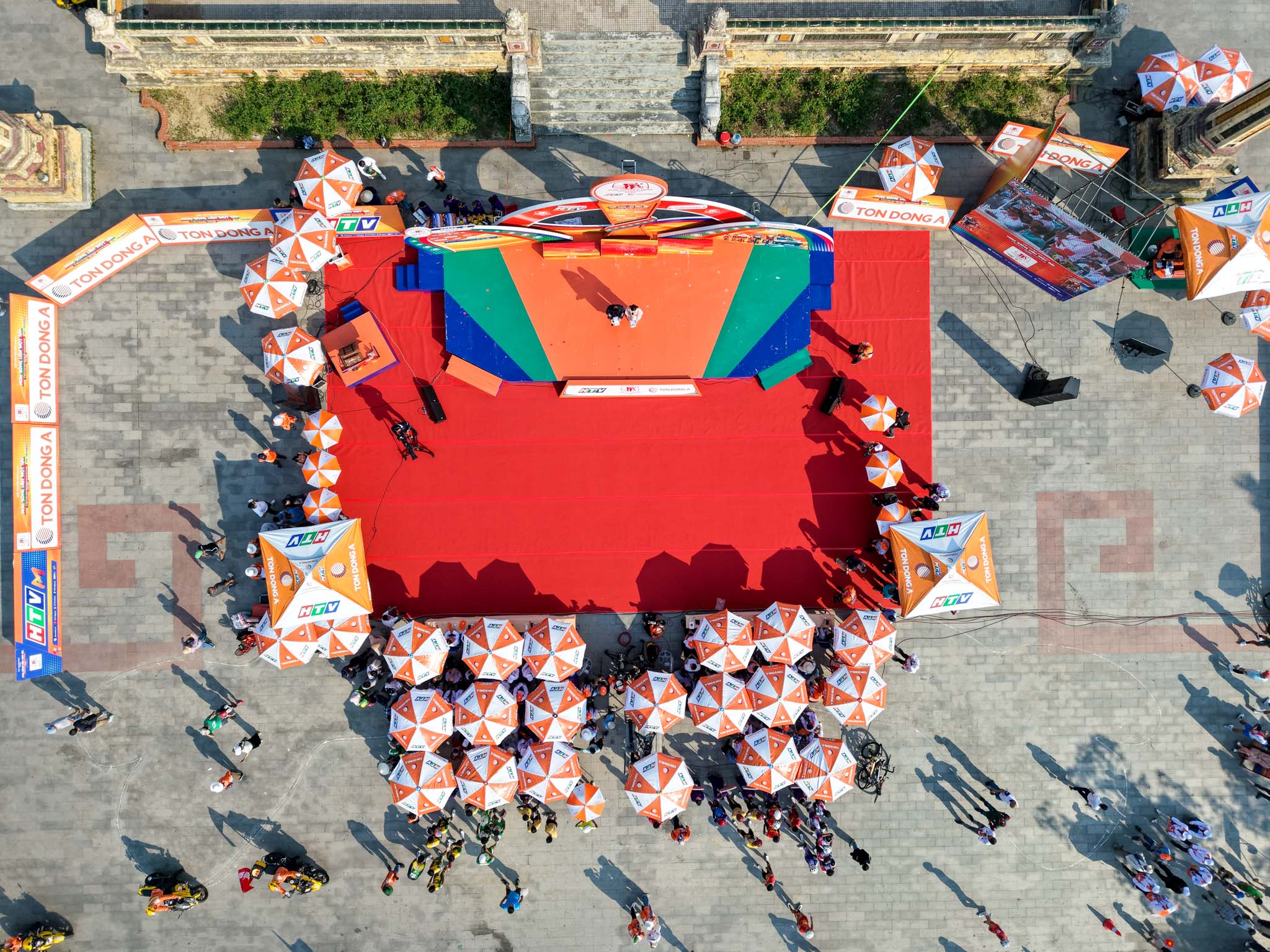 Cuộc đua xe đạp C&uacute;p truyền h&igrave;nh TPHCM 2026: Marchuk Dzianis thắng chặng lần 4, giữ &Aacute;o v&agrave;ng - &Aacute;o xanh - Ảnh 2.