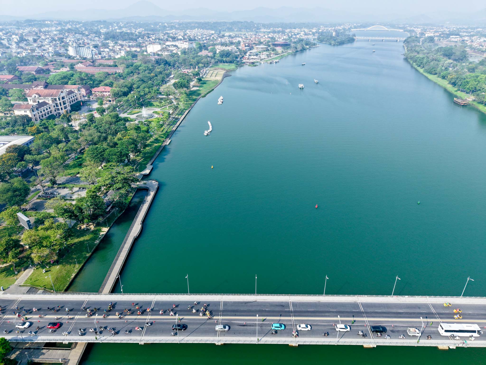 Cuộc đua xe đạp C&uacute;p truyền h&igrave;nh TPHCM 2026: Marchuk Dzianis thắng chặng lần 4, giữ &Aacute;o v&agrave;ng - &Aacute;o xanh - Ảnh 4.