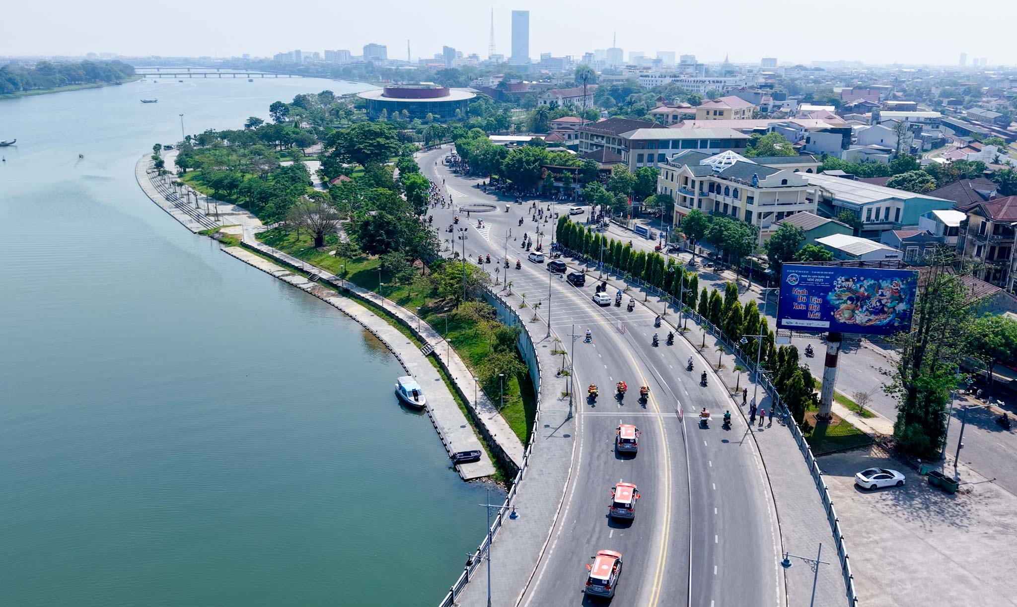 Cuộc đua xe đạp C&uacute;p truyền h&igrave;nh TPHCM 2026: Marchuk Dzianis thắng chặng lần 4, giữ &Aacute;o v&agrave;ng - &Aacute;o xanh - Ảnh 1.