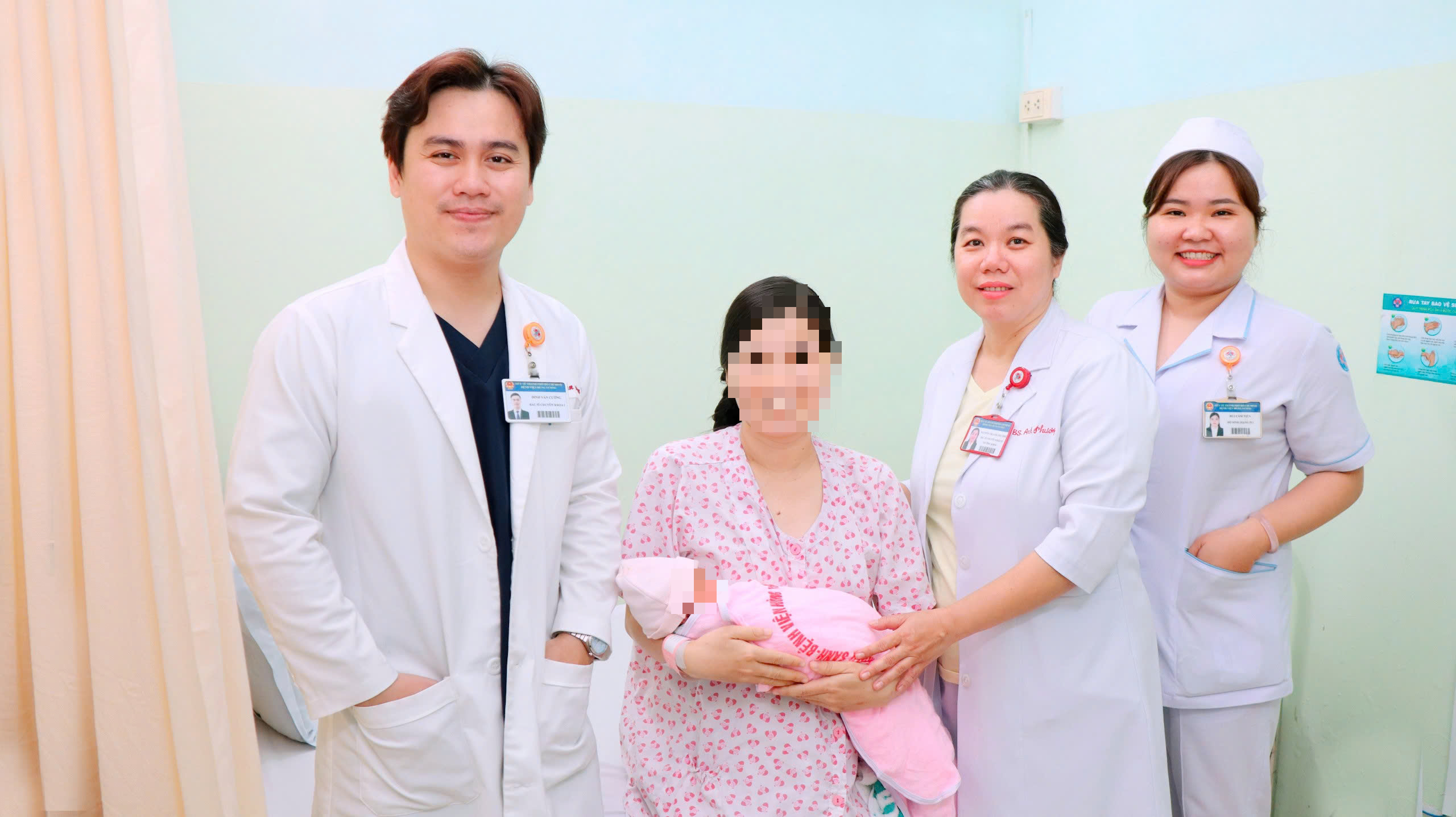 Bị u xơ tử cung lúc mang thai, 3 lần lên bàn mổ để giữ con - Ảnh 1.