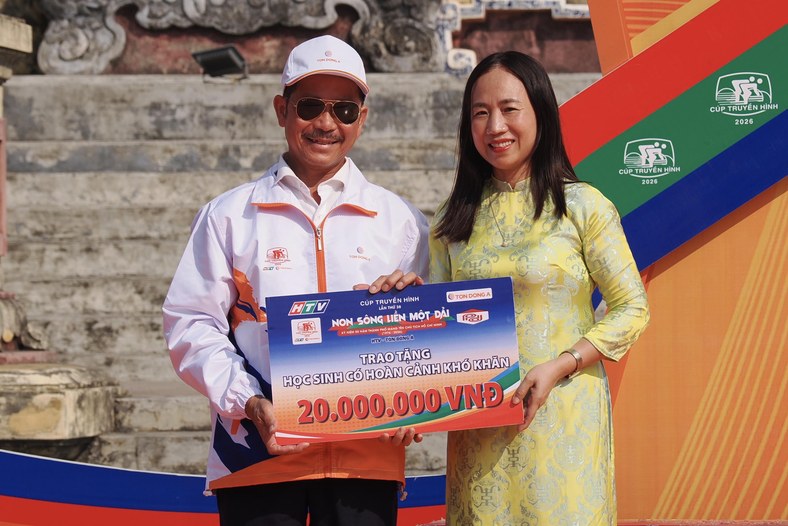 Cuộc đua xe đạp C&uacute;p truyền h&igrave;nh TPHCM 2026: Marchuk Dzianis thắng chặng lần 4, giữ &Aacute;o v&agrave;ng - &Aacute;o xanh - Ảnh 8.