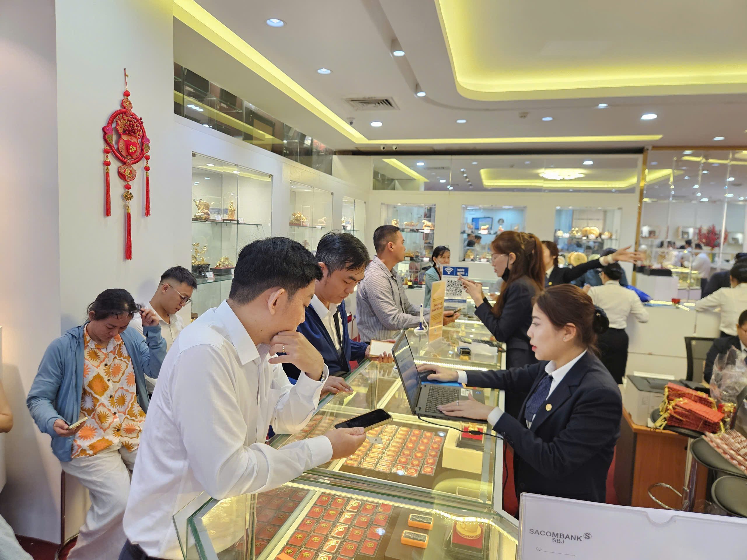 Giá vàng miếng SJC 2026: Thấp hơn 18 triệu đồng , có nên mua vào? - Ảnh 2.