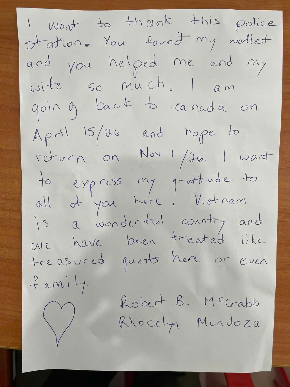 Du khách Canada trở lại Khánh Hòa trao thư cảm ơn Công an xã Vĩnh Hải - Ảnh 3.