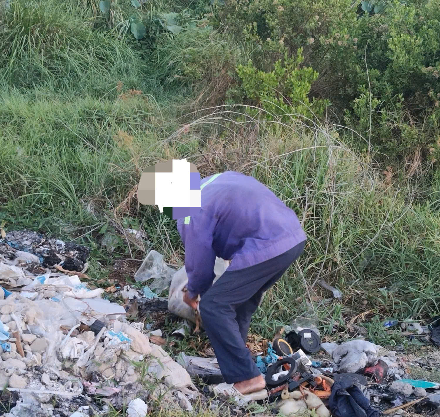 Mạnh tay với nạn đổ rác trái phép - Ảnh 1. Mạnh tay với nạn đổ rác trái phép - Ảnh 1.